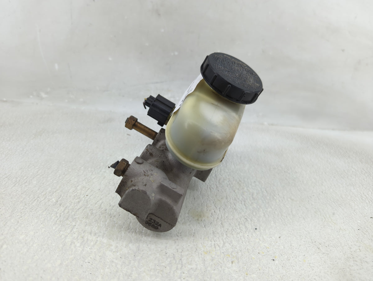 2001-2011 Mercury Grand Marquis Brake Master Cylinder 1310380 - Oemusedautoparts1.com