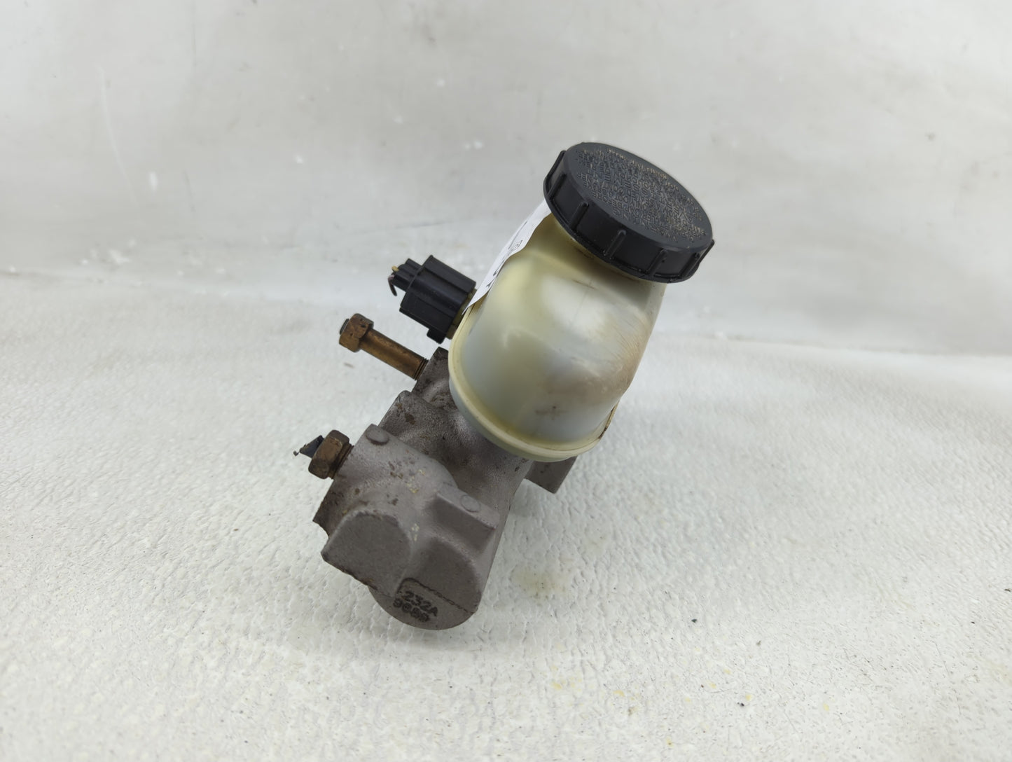 2001-2011 Mercury Grand Marquis Brake Master Cylinder 1310380 - Oemusedautoparts1.com