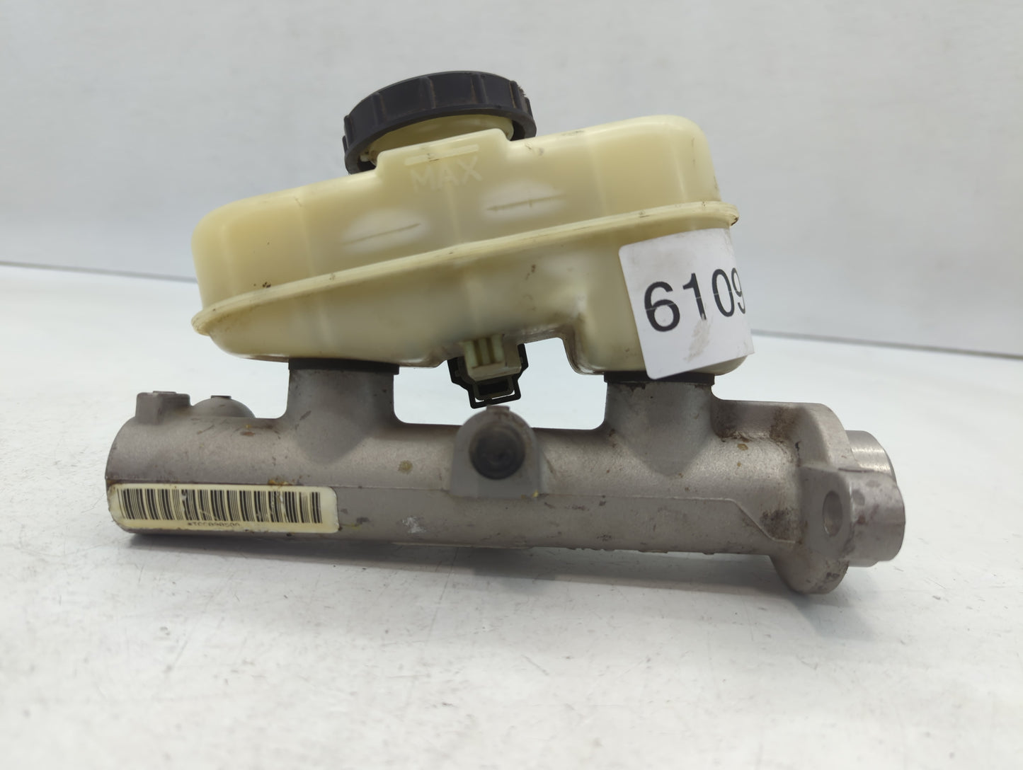 2001-2008 Mercury Grand Marquis Brake Master Cylinder 610966 - Oemusedautoparts1.com