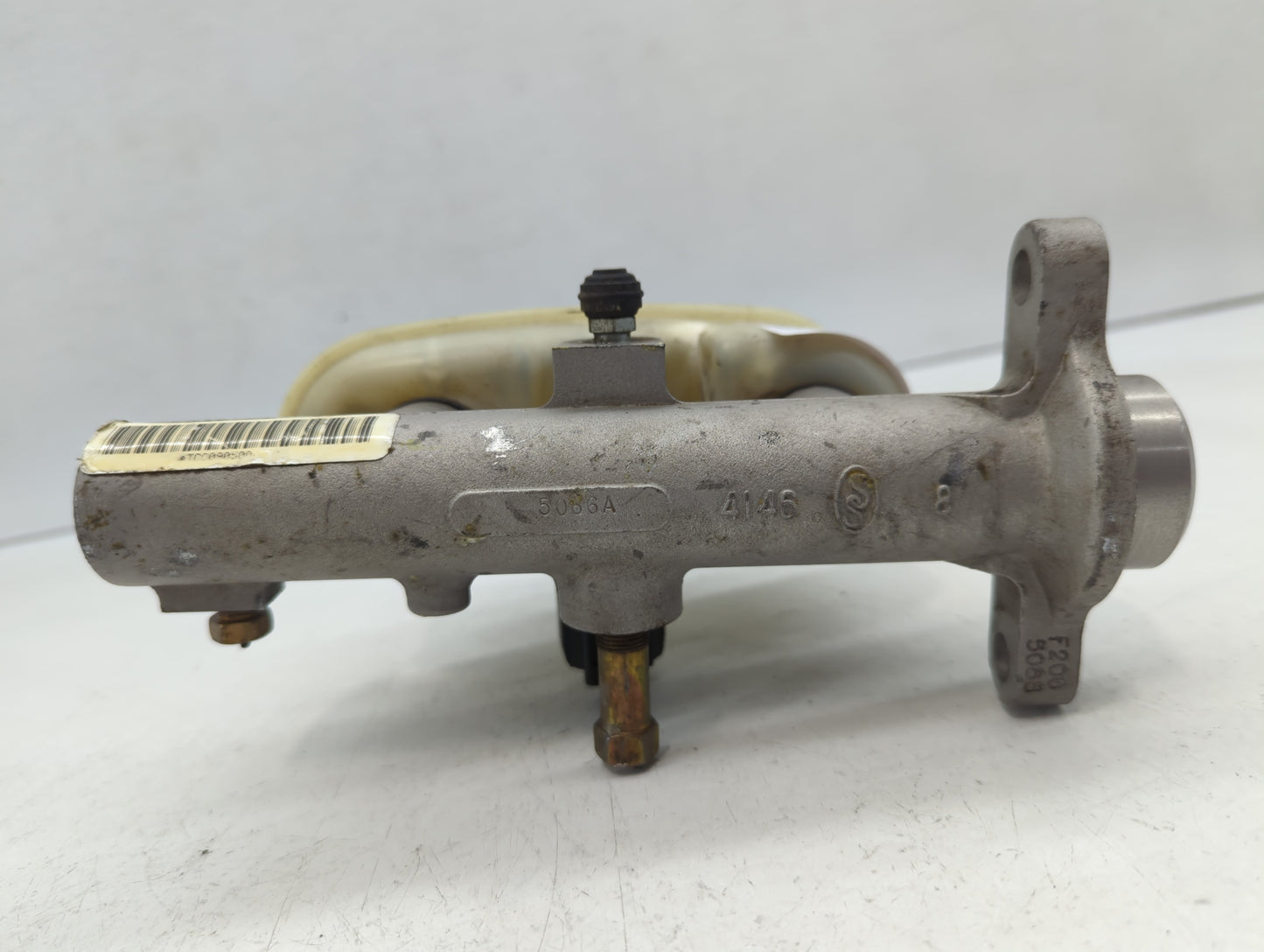 2001-2008 Mercury Grand Marquis Brake Master Cylinder 610966 - Oemusedautoparts1.com