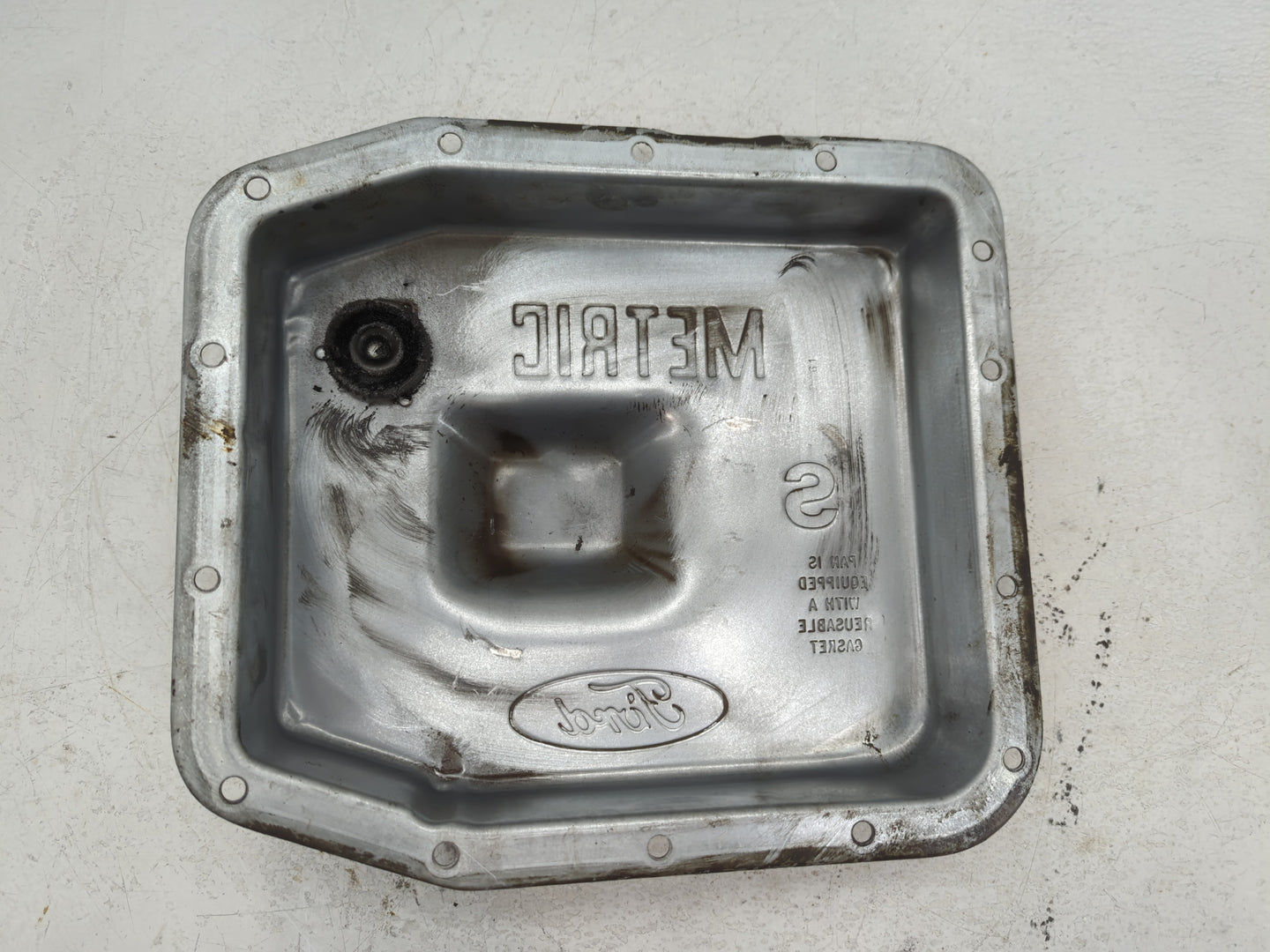 2003-2011 Mercury Grand Marquis Engine Oil Pan P/N:ZDGDA Fits Fits 2003 2004 2005 2006 2007 2008 2009 2010 2011 OEM Used Aut