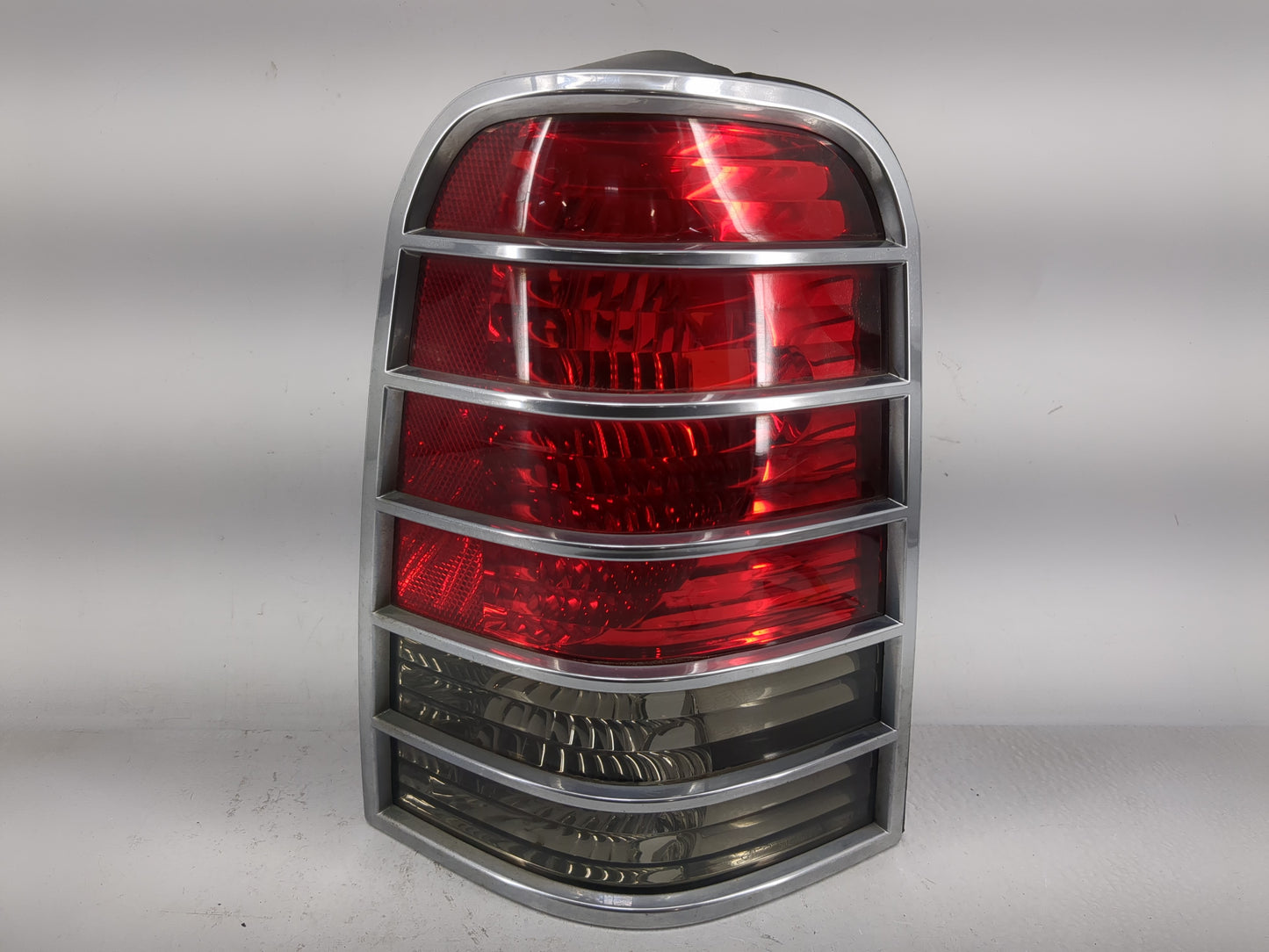 2005 Mercury Mariner Tail Light Assembly Passenger Right OEM P/N:5E64-13B504-A Fits OEM Used Auto Parts - Oemusedautoparts1.