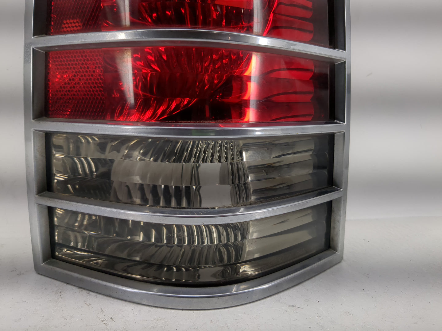 2005 Mercury Mariner Tail Light Assembly Passenger Right OEM P/N:5E64-13B504-A Fits OEM Used Auto Parts - Oemusedautoparts1.