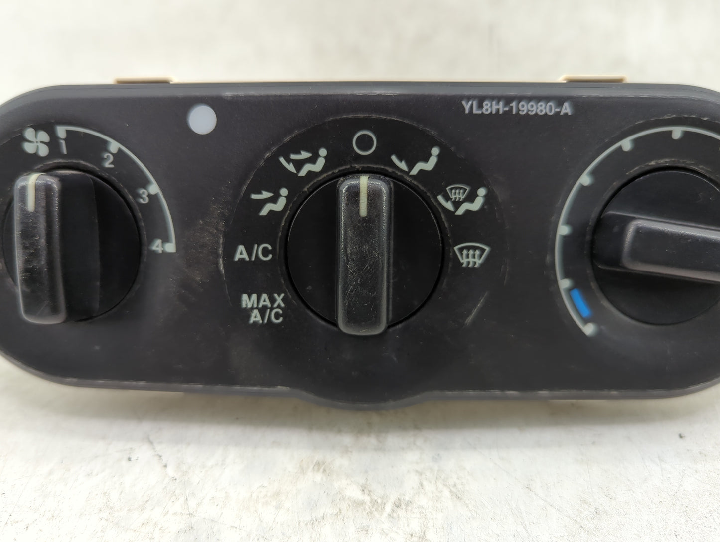 2005-2007 Mercury Mariner Climate Control Module Temperature AC/Heater Replacement P/N:YL8H-19980-A Fits OEM Used Auto Parts