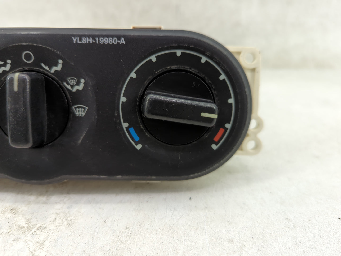 2005-2007 Mercury Mariner Climate Control Module Temperature AC/Heater Replacement P/N:YL8H-19980-A Fits OEM Used Auto Parts