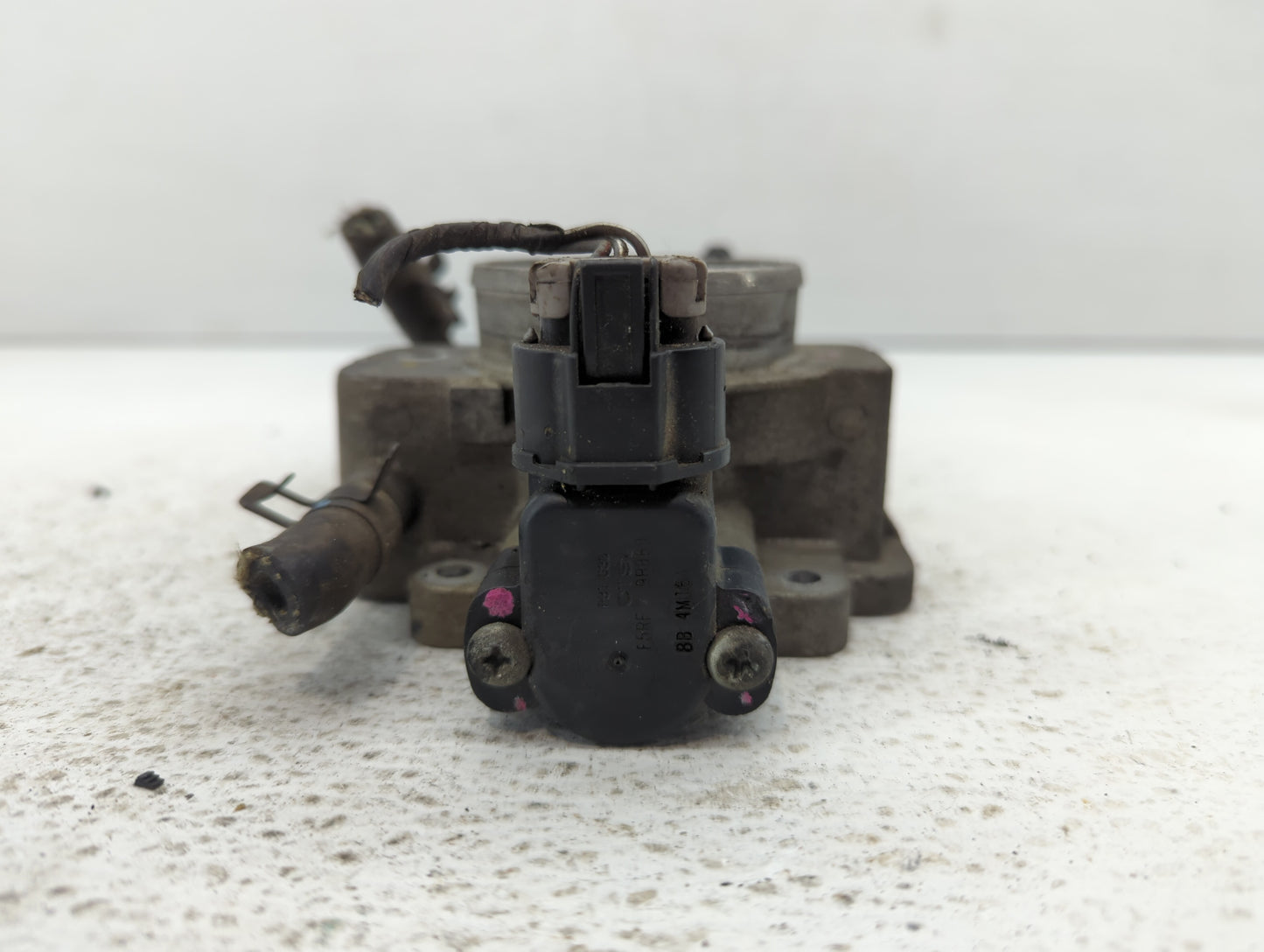 2005-2008 Mercury Mariner Throttle Body P/N:F5RF 9R389 Fits Fits 2005 2006 2007 2008 OEM Used Auto Parts - Oemusedautoparts1