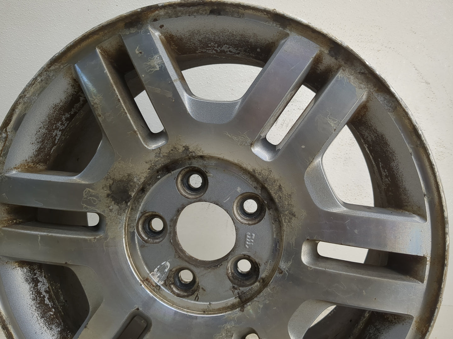 2002-2005 Mercury Mountaineer Oem Wheel Rim 1176454 - Oemusedautoparts1.com