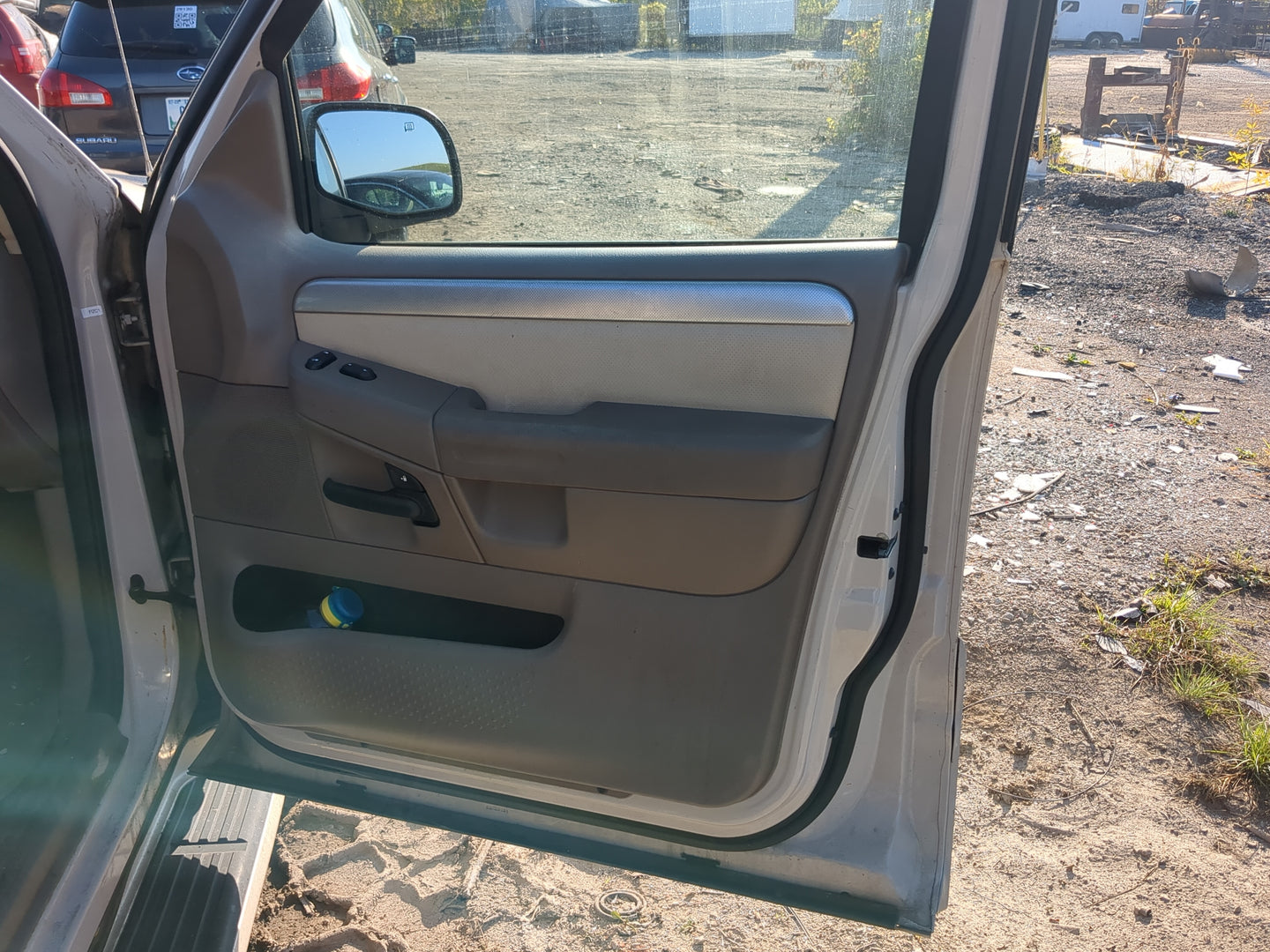 2005 Mercury Mountaineer Front Right Passenger Interior Door Panel Trim - Oemusedautoparts1.com