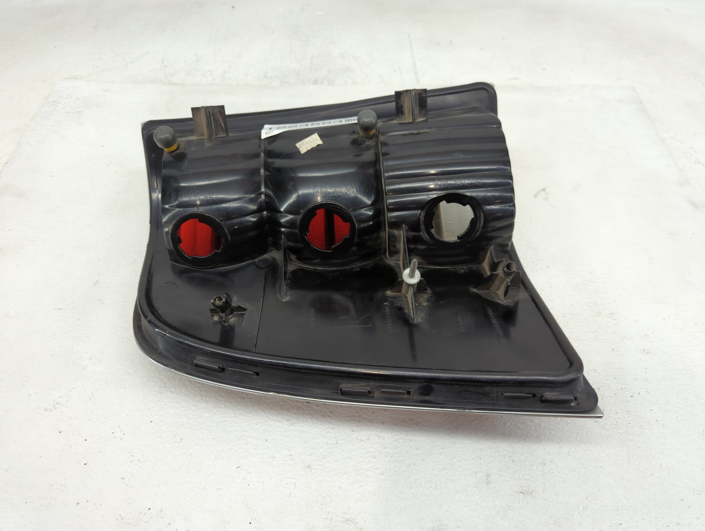 2002-2005 Mercury Mountaineer Tail Light Assembly Passenger Right OEM P/N:44ZH-1470 Fits Fits 2002 2003 2004 2005 OEM Used A