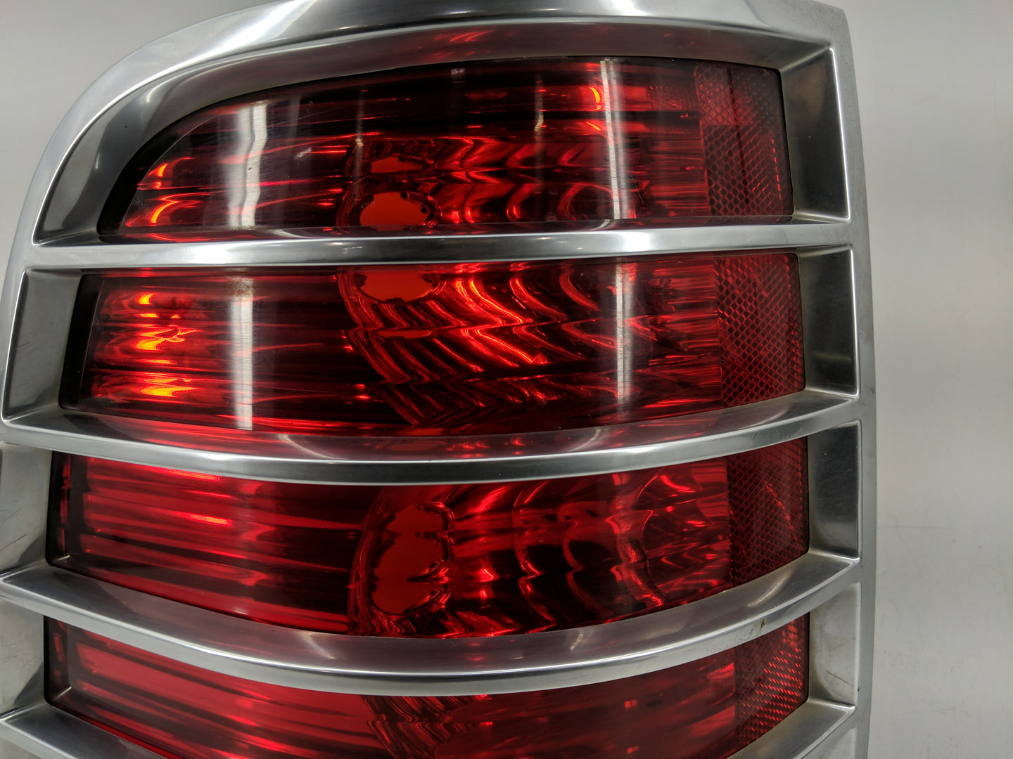 2002-2005 Mercury Mountaineer Tail Light Assembly Driver Left OEM Fits Fits 2002 2003 2004 2005 OEM Used Auto Parts - Oemuse