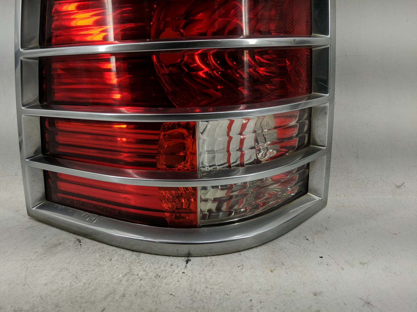 2002-2005 Mercury Mountaineer Tail Light Assembly Driver Left OEM Fits Fits 2002 2003 2004 2005 OEM Used Auto Parts - Oemuse