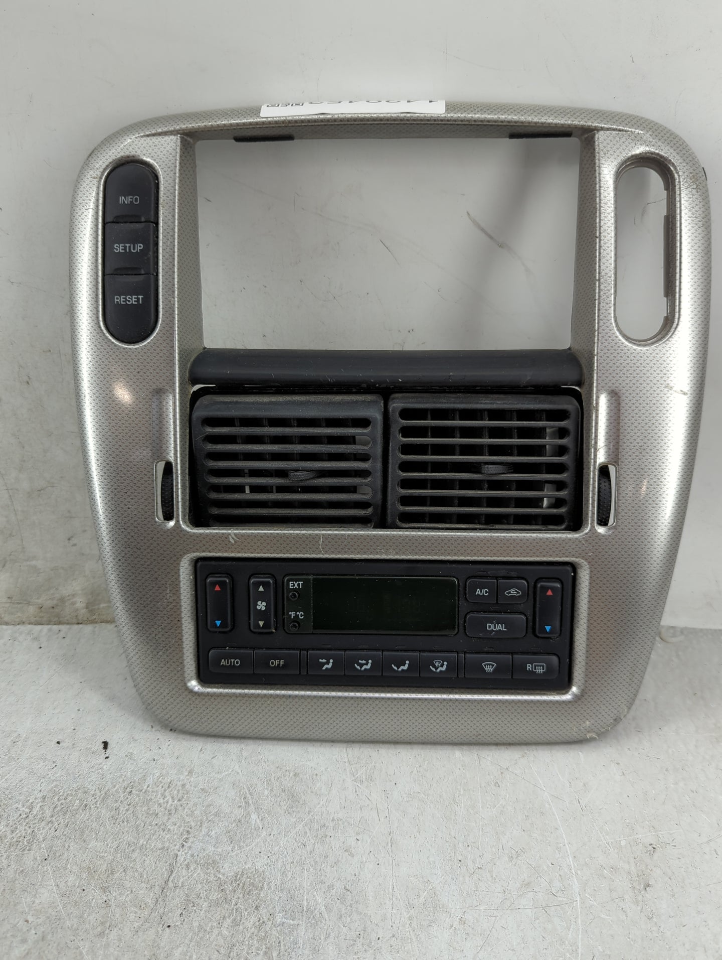 2004-2005 Mercury Mountaineer Climate Control Module Temperature AC/Heater Replacement Fits Fits 2004 2005 OEM Used Auto Par