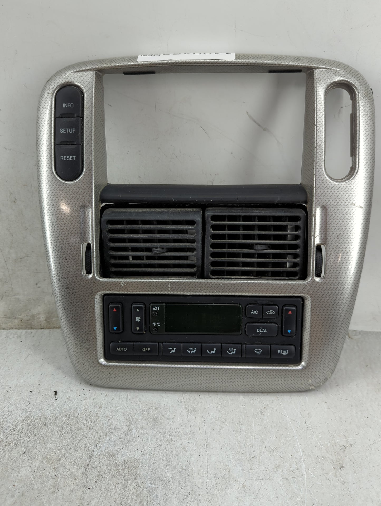 2004-2005 Mercury Mountaineer Climate Control Module Temperature AC/Heater Replacement Fits Fits 2004 2005 OEM Used Auto Par