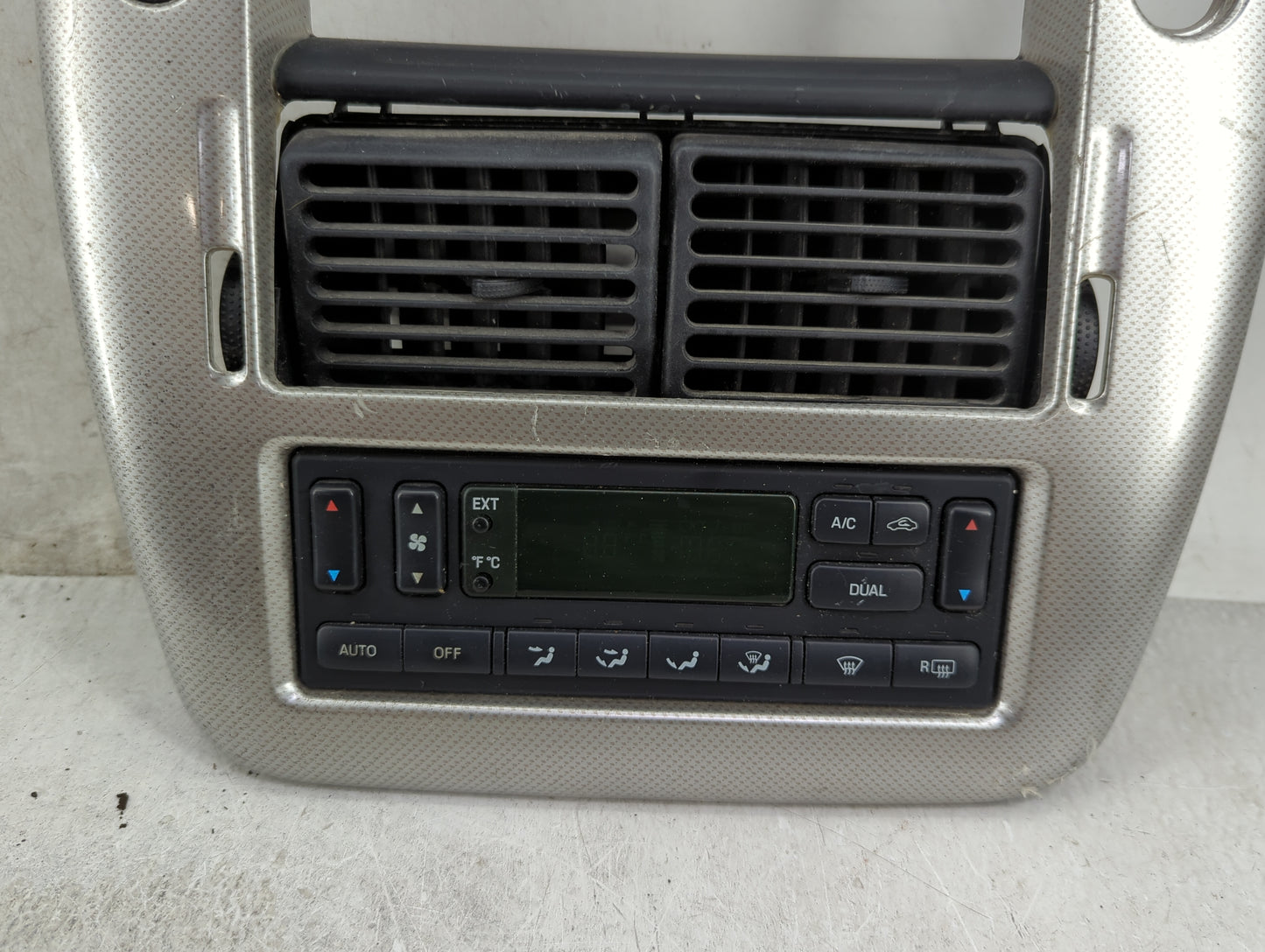 2004-2005 Mercury Mountaineer Climate Control Module Temperature AC/Heater Replacement Fits Fits 2004 2005 OEM Used Auto Par