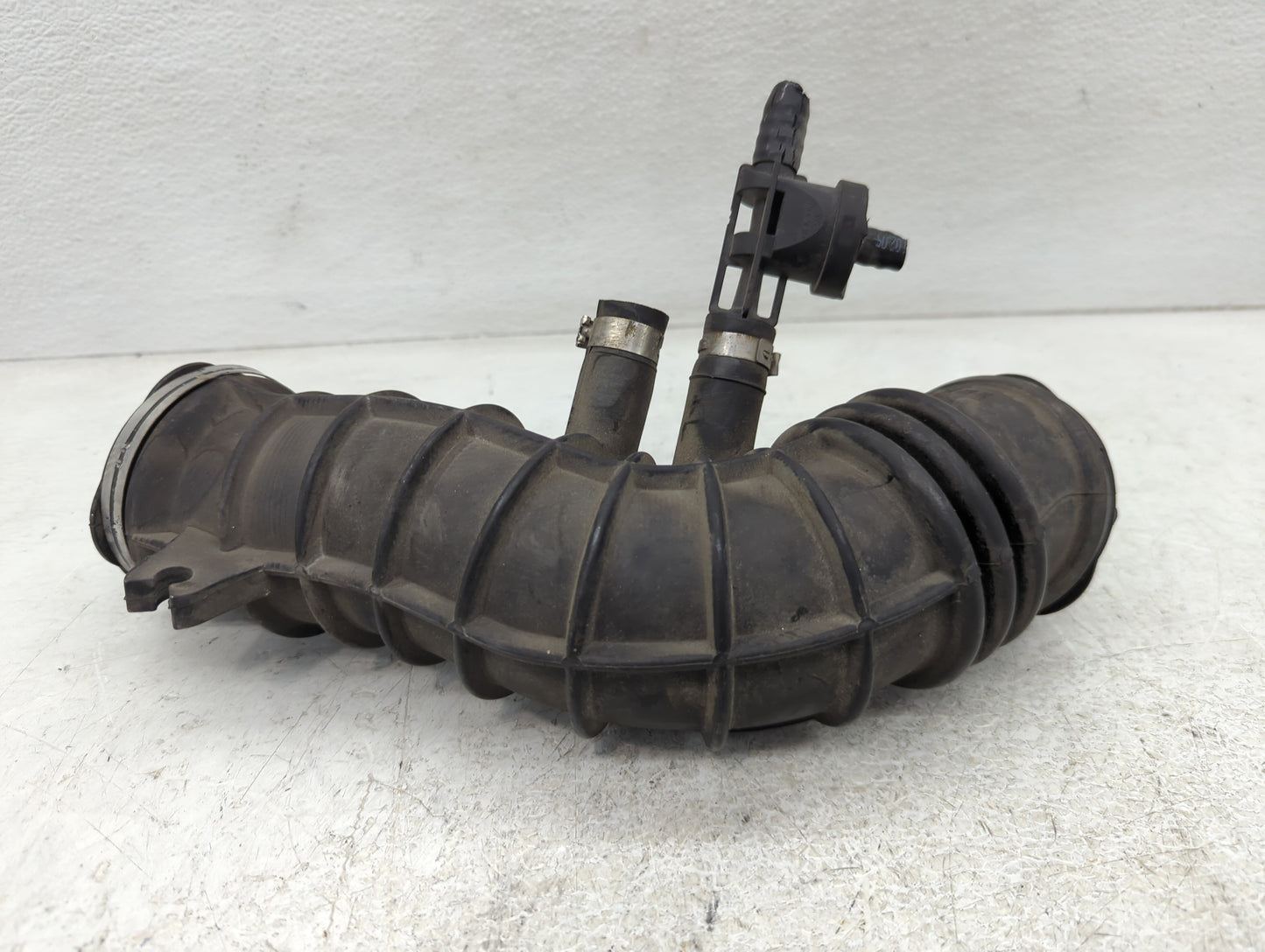 2005 Mini Cooper Air Cleaner Intake Duct Hose Tube - Oemusedautoparts1.com