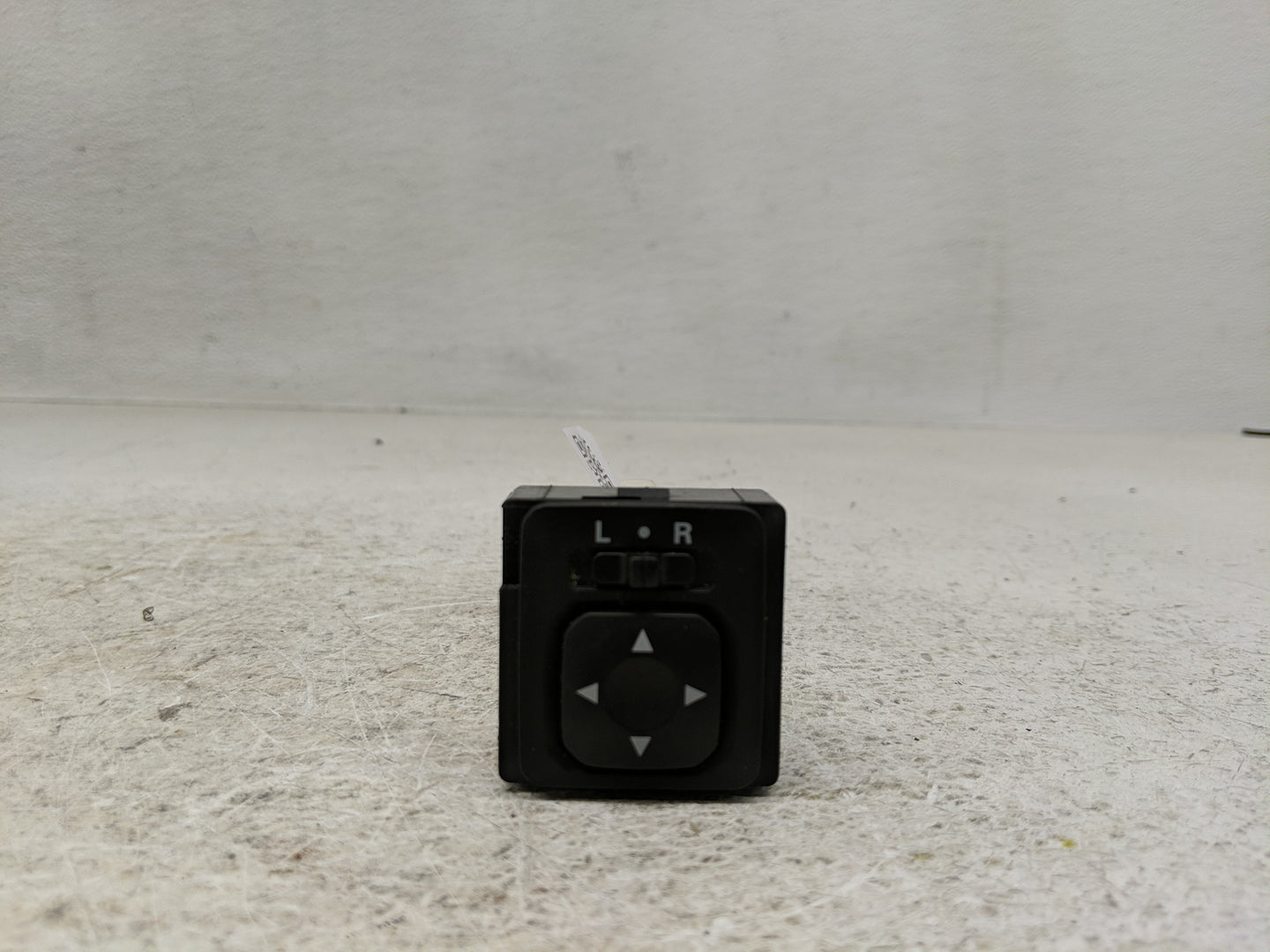 2004-2011 Mitsubishi Endeavor Master Power Window Switch Replacement Driver Side Left P/N:183570 Fits OEM Used Auto Parts - 