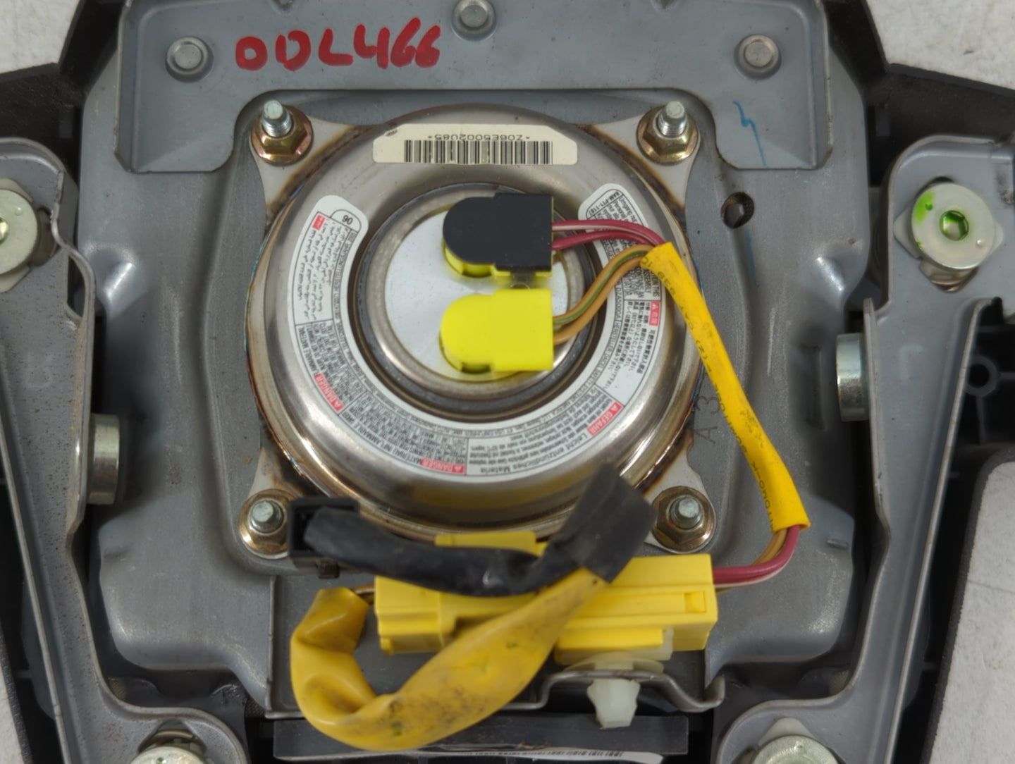 2004-2006 Mitsubishi Galant Air Bag Driver Left Steering Wheel Mounted - Oemusedautoparts1.com