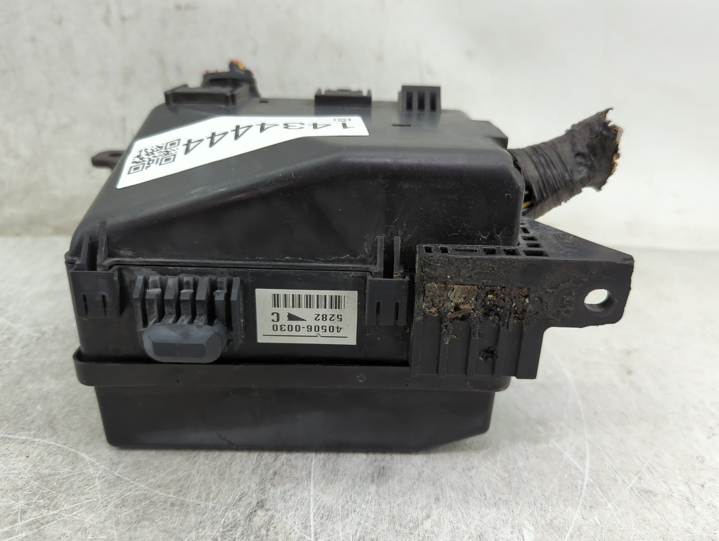2005 Mitsubishi Galant Fusebox Fuse Box Panel Relay Module P/N:40506-0030 Fits OEM Used Auto Parts - Oemusedautoparts1.com