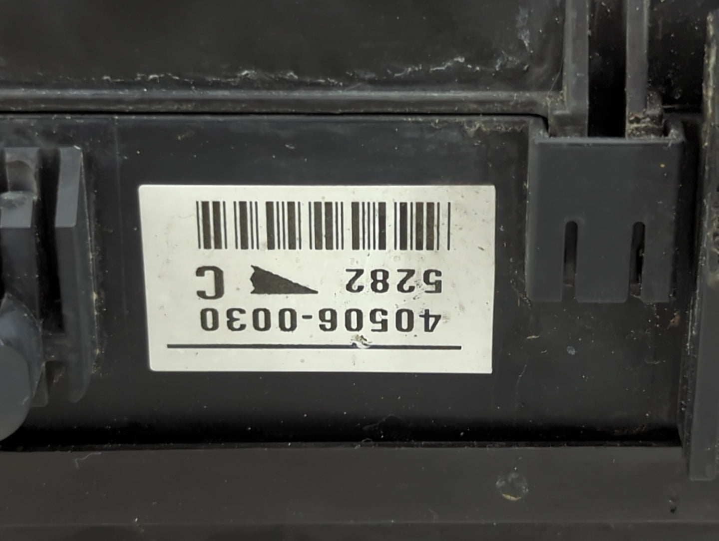 2005 Mitsubishi Galant Fusebox Fuse Box Panel Relay Module P/N:40506-0030 Fits OEM Used Auto Parts - Oemusedautoparts1.com