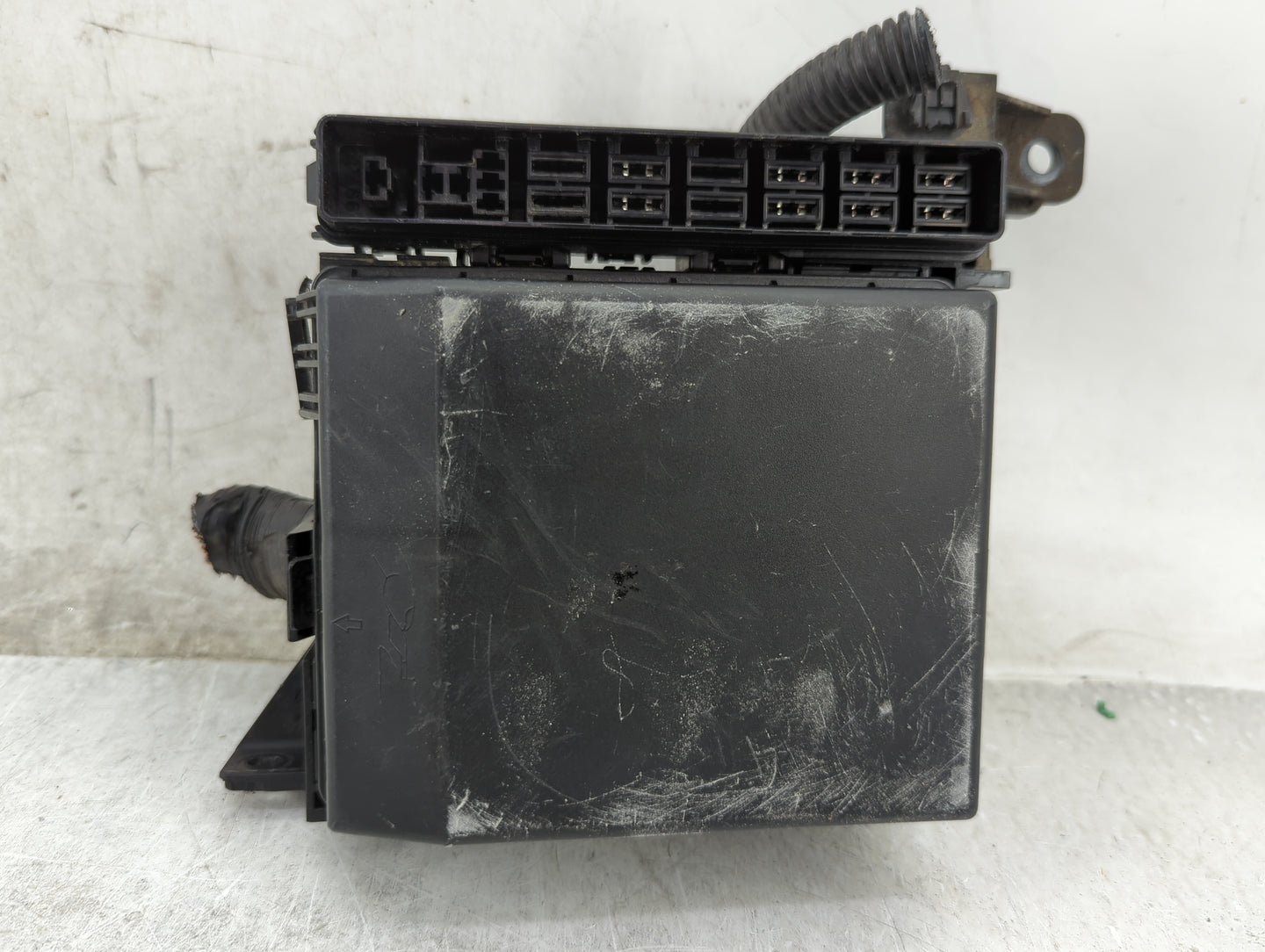 2005 Mitsubishi Galant Fusebox Fuse Box Panel Relay Module P/N:40506-0030 Fits OEM Used Auto Parts - Oemusedautoparts1.com