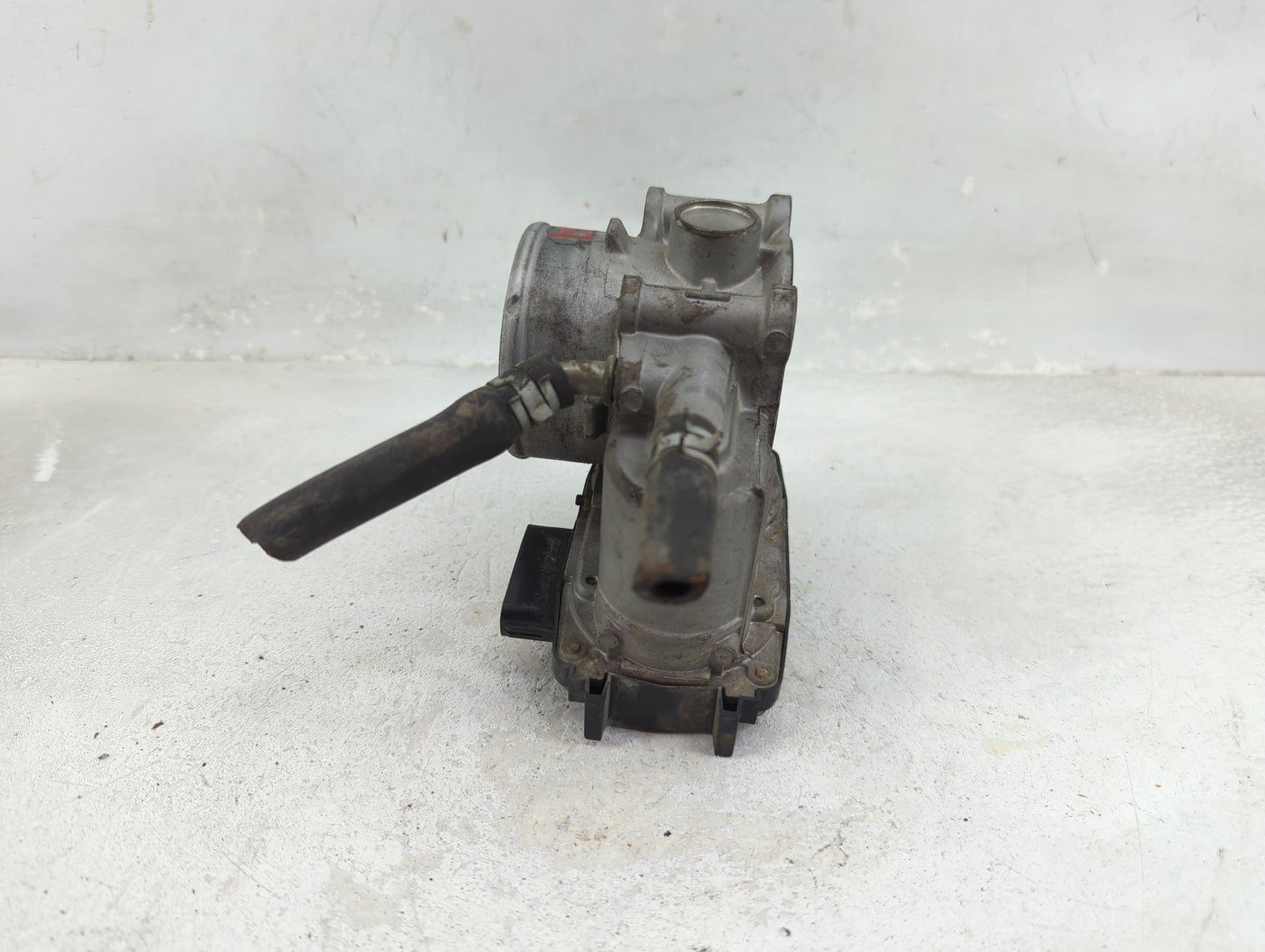 2004-2012 Mitsubishi Galant Throttle Body Fits Fits 2004 2005 2006 2007 2008 2009 2010 2011 2012 OEM Used Auto Parts - Oemus
