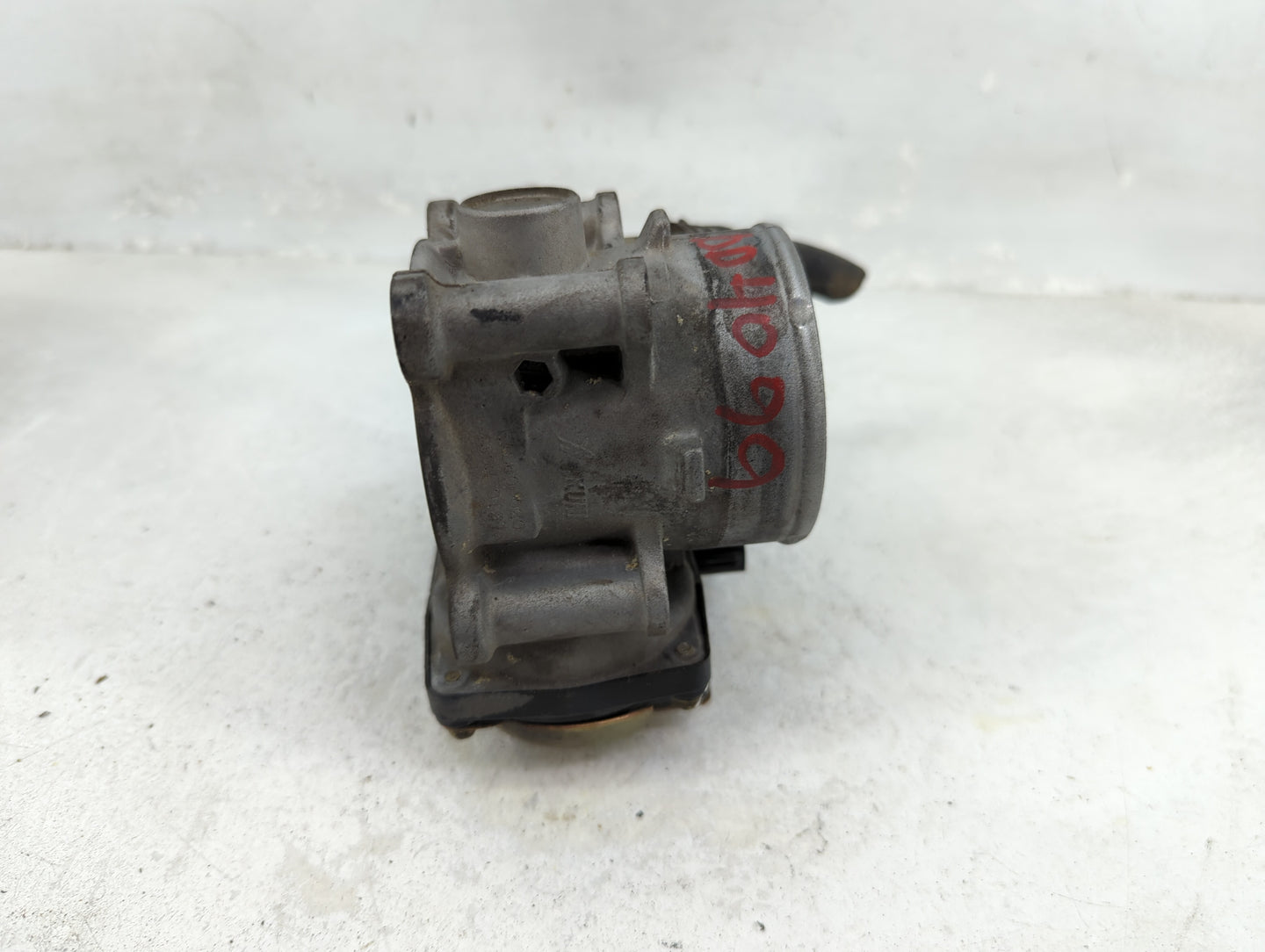 2004-2012 Mitsubishi Galant Throttle Body Fits Fits 2004 2005 2006 2007 2008 2009 2010 2011 2012 OEM Used Auto Parts - Oemus