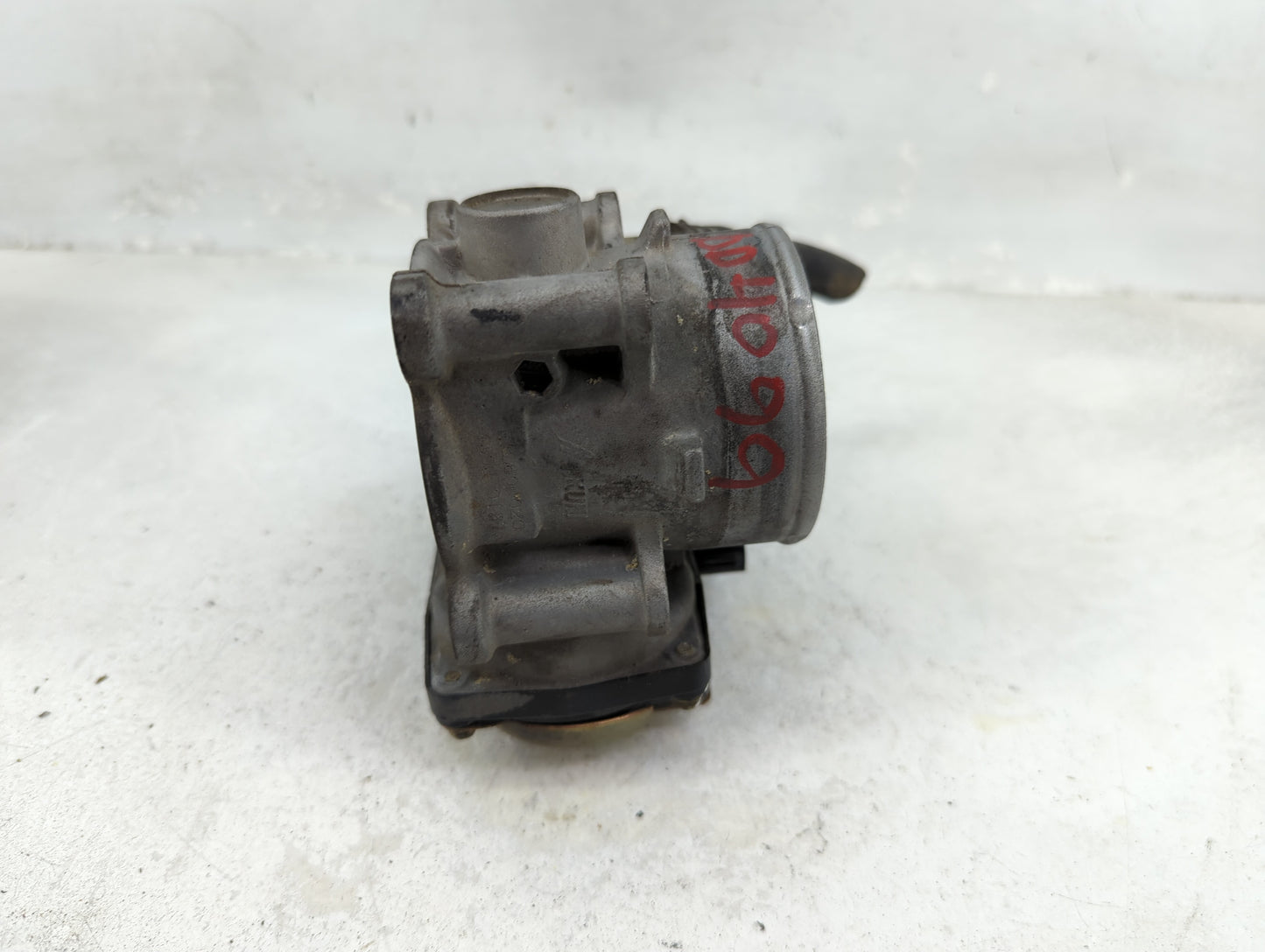 2004-2012 Mitsubishi Galant Throttle Body Fits Fits 2004 2005 2006 2007 2008 2009 2010 2011 2012 OEM Used Auto Parts - Oemus