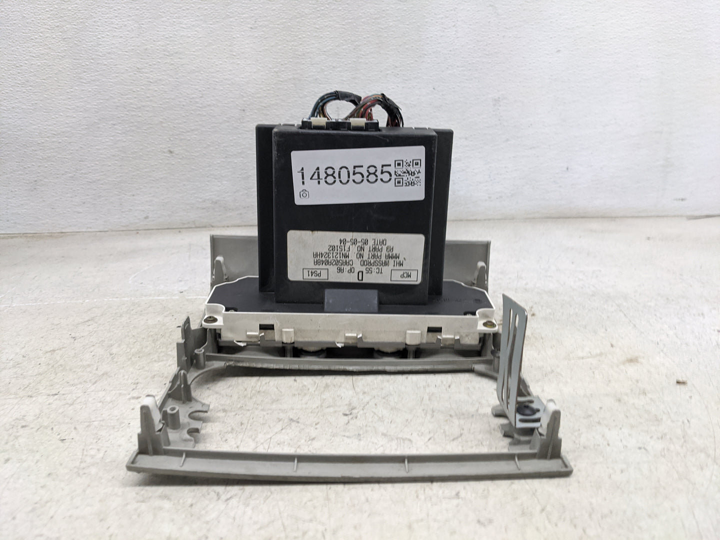 2005 Mitsubishi Galant Climate Control Module Temperature AC/Heater Replacement P/N:MR568500 MN123244, CR450 2R048A, F15102 