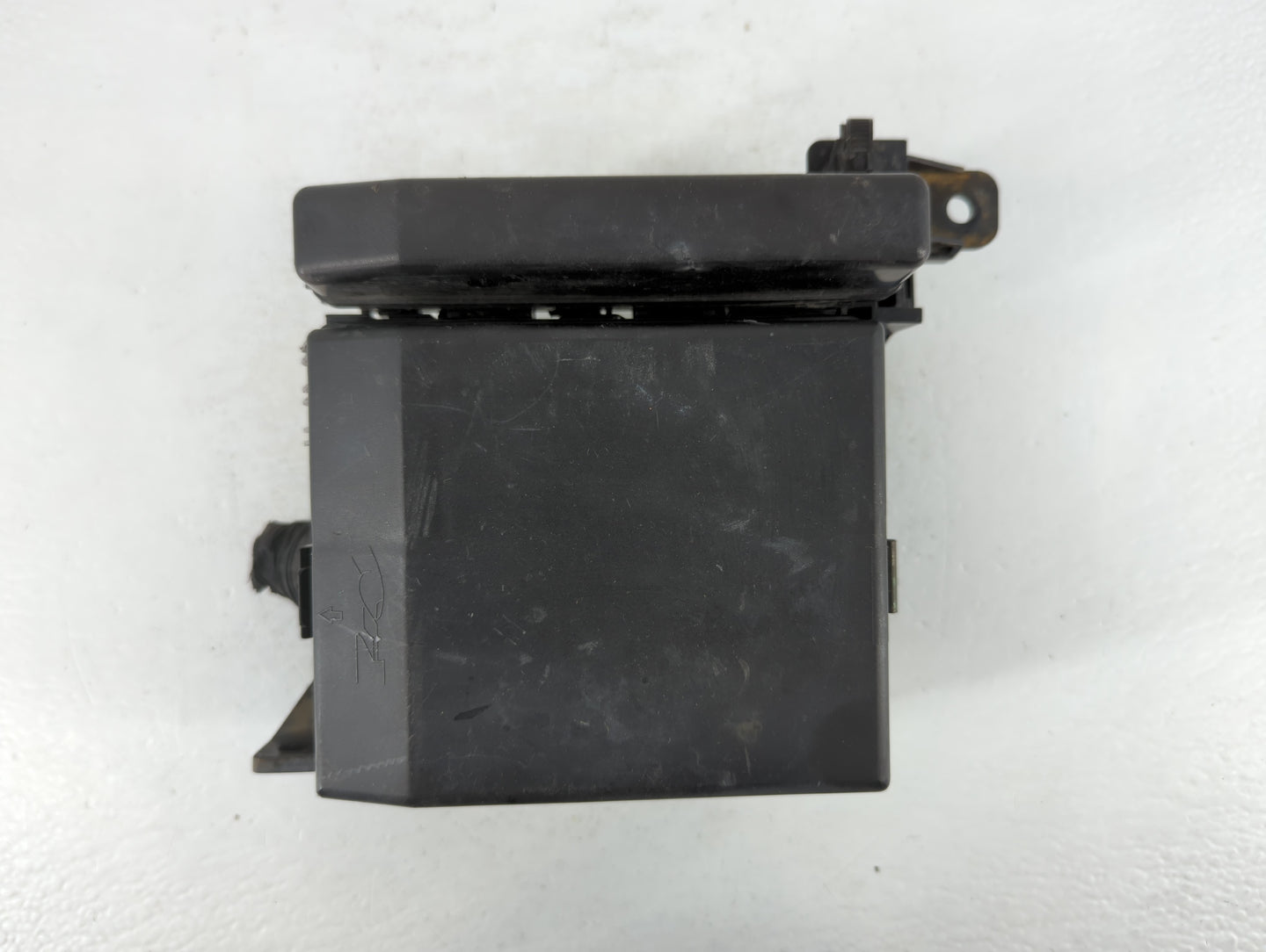 2005 Mitsubishi Galant Fusebox Fuse Box Panel Relay Module P/N:40220-0073 Fits OEM Used Auto Parts - Oemusedautoparts1.com