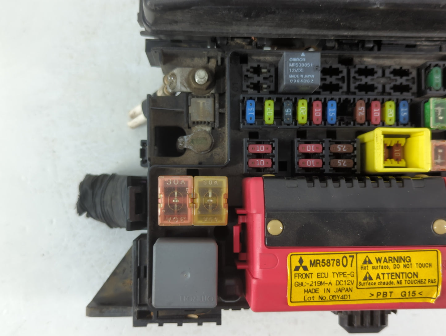 2005 Mitsubishi Galant Fusebox Fuse Box Panel Relay Module P/N:40220-0073 Fits OEM Used Auto Parts - Oemusedautoparts1.com