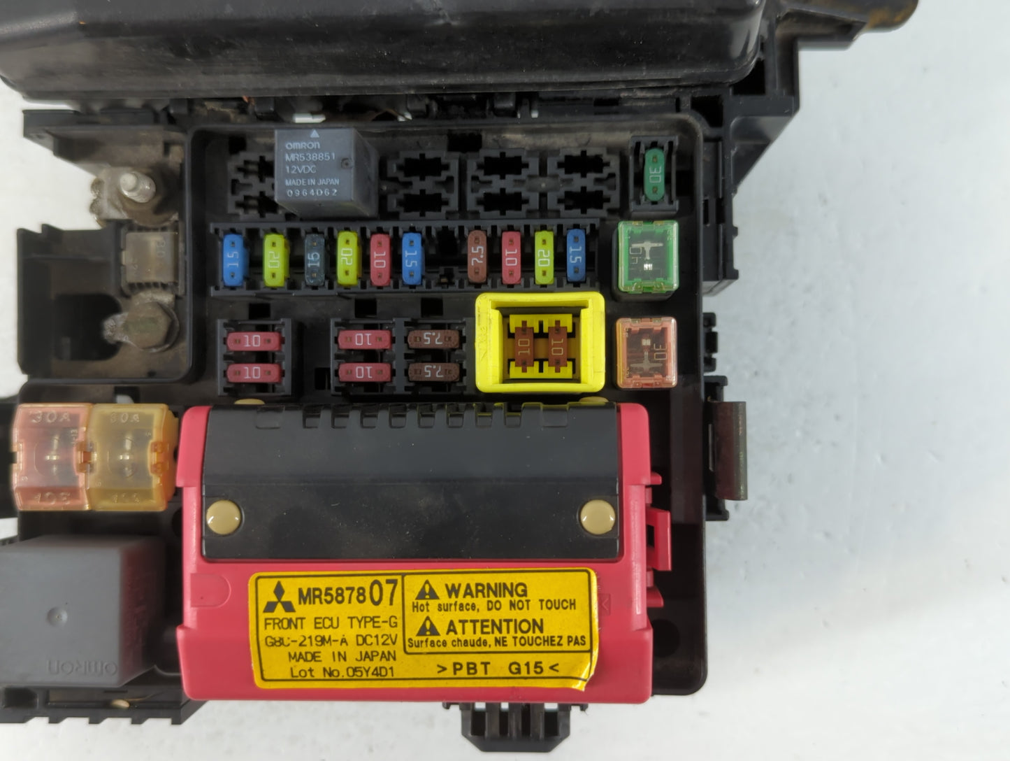 2005 Mitsubishi Galant Fusebox Fuse Box Panel Relay Module P/N:40220-0073 Fits OEM Used Auto Parts - Oemusedautoparts1.com
