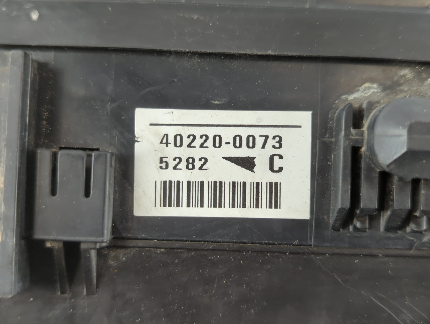 2005 Mitsubishi Galant Fusebox Fuse Box Panel Relay Module P/N:40220-0073 Fits OEM Used Auto Parts - Oemusedautoparts1.com