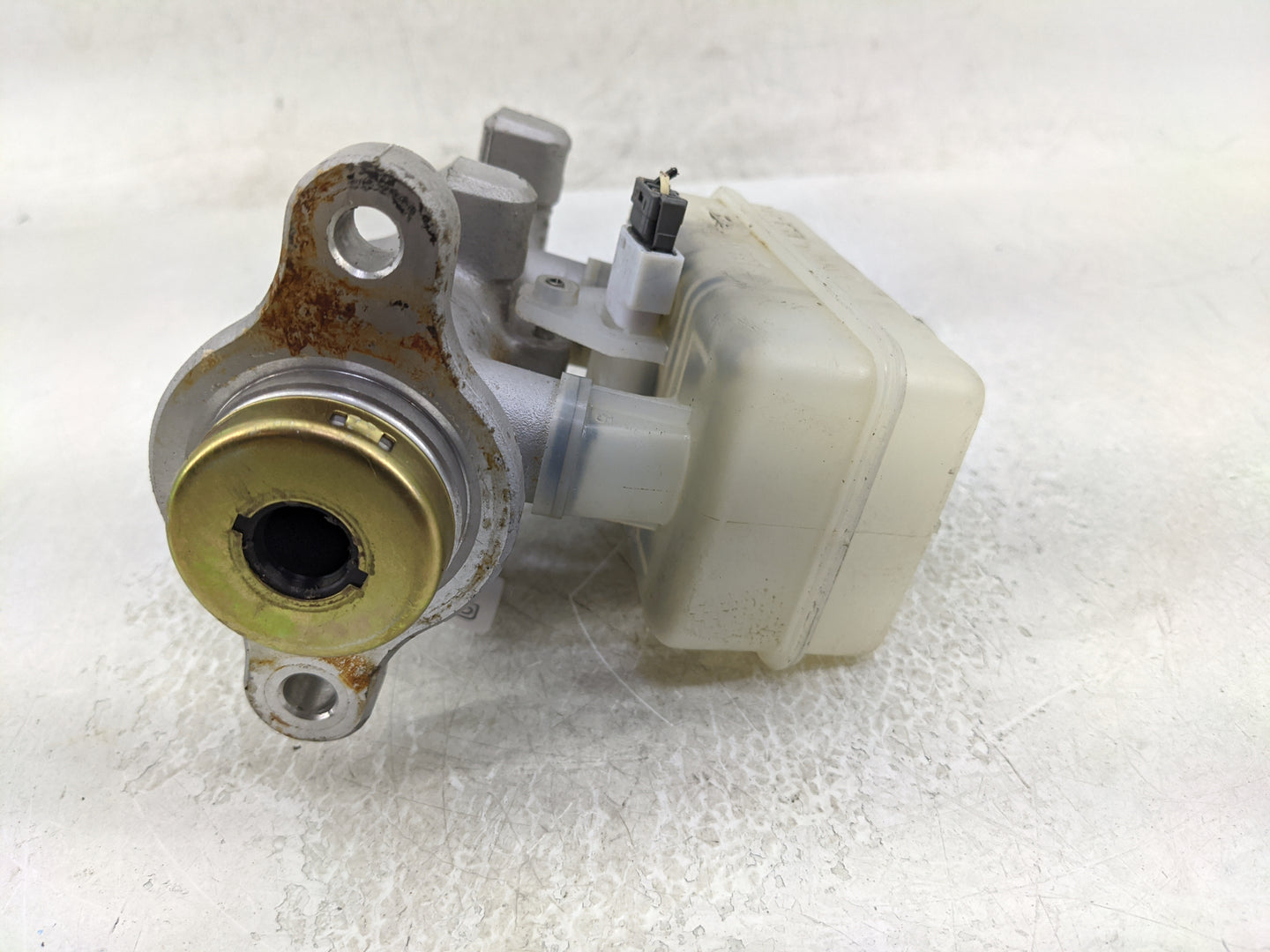 2003-2009 Nissan 350z Brake Master Cylinder - Oemusedautoparts1.com