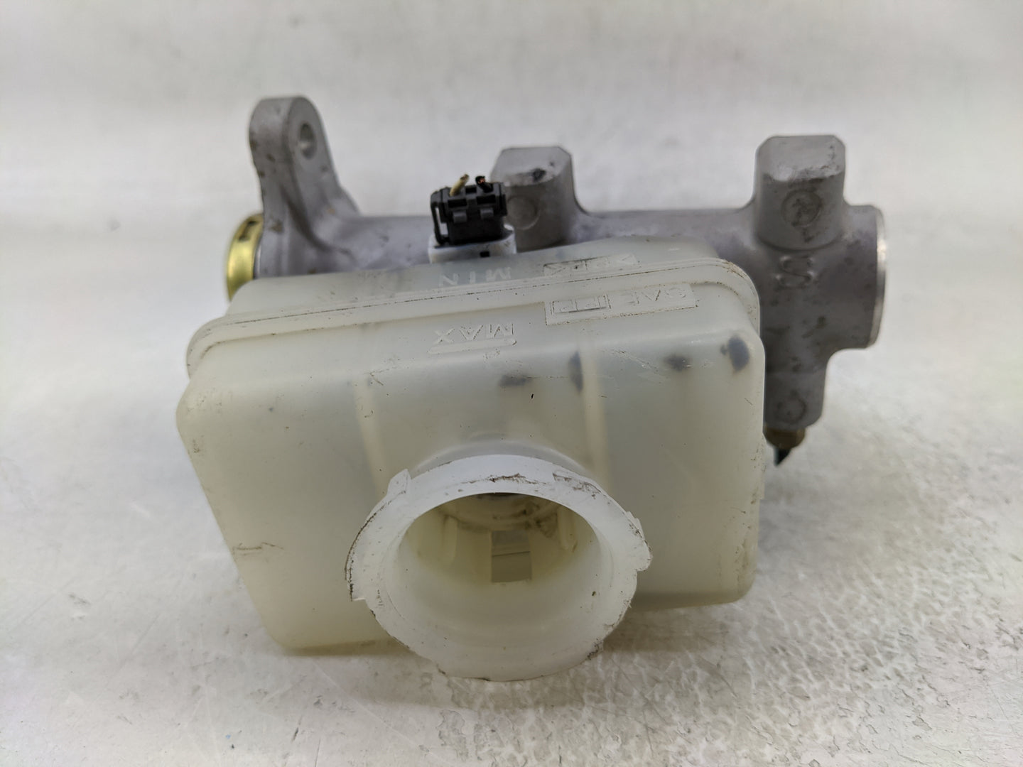 2003-2009 Nissan 350z Brake Master Cylinder - Oemusedautoparts1.com