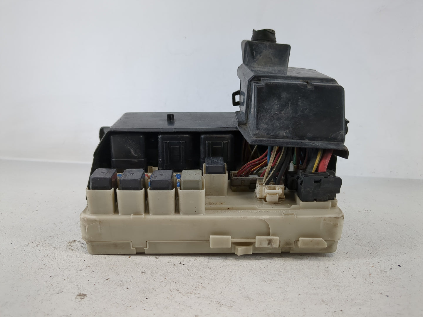 2002-2006 Nissan Altima Fusebox Fuse Box Panel Relay Module P/N:284B7AQ004 Fits Fits 2002 2003 2004 2005 2006 OEM Used Auto 