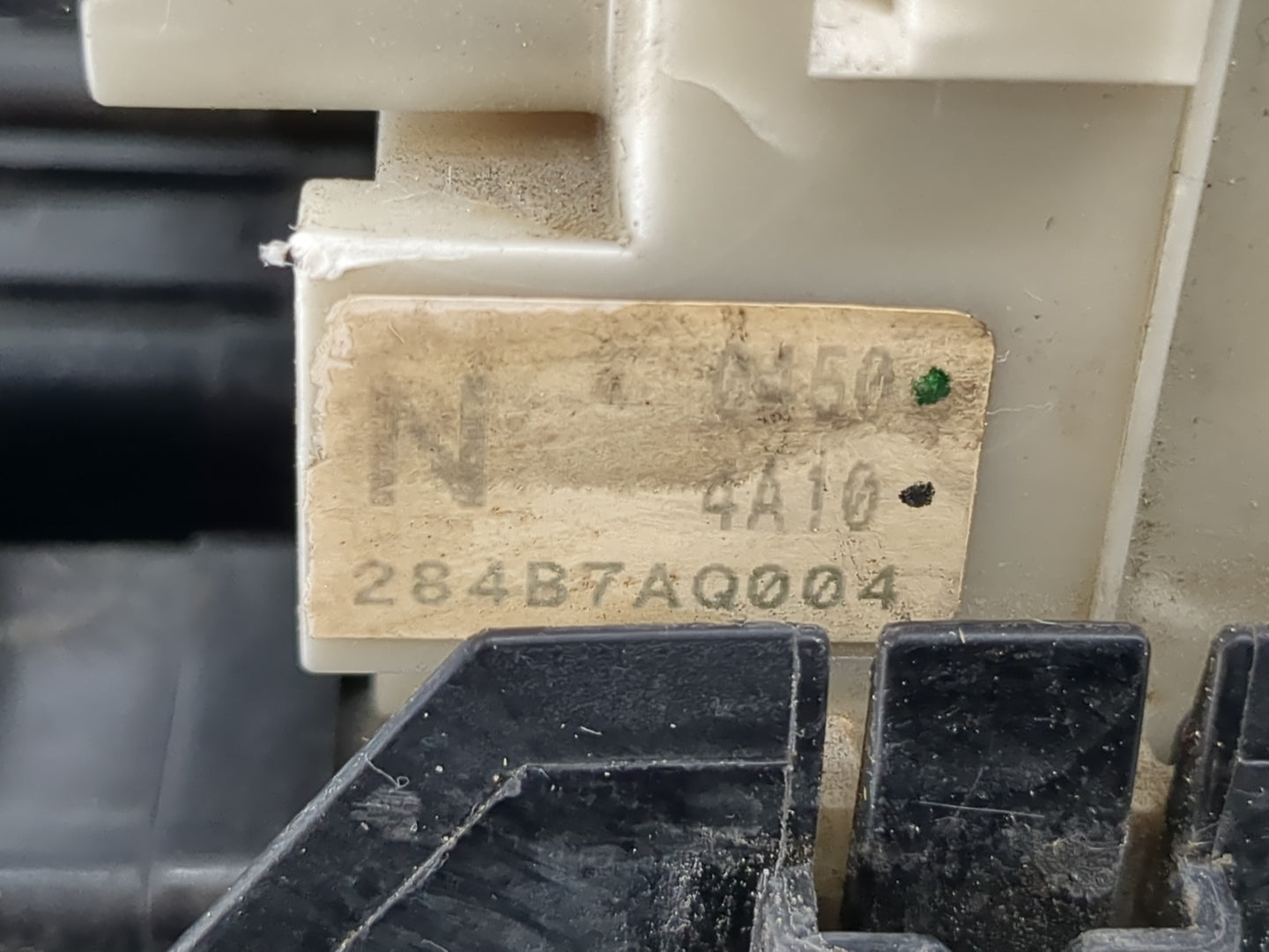 2002-2006 Nissan Altima Fusebox Fuse Box Panel Relay Module P/N:284B7AQ004 Fits Fits 2002 2003 2004 2005 2006 OEM Used Auto 