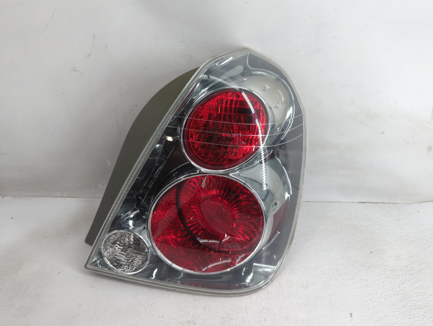 2005-2006 Nissan Altima Tail Light Assembly Passenger Right OEM P/N:NS50053-B Fits Fits 2005 2006 OEM Used Auto Parts - Oemu