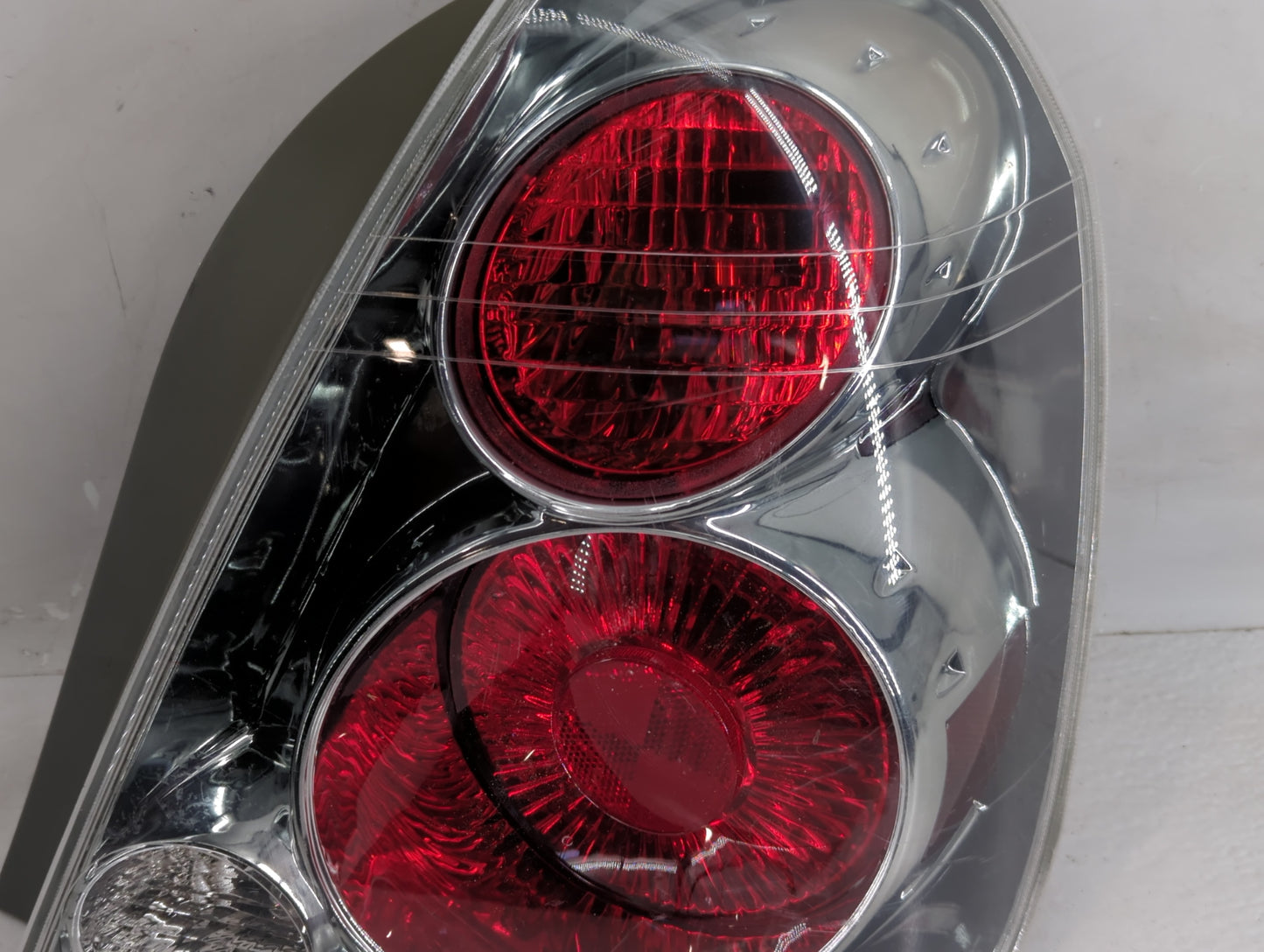 2005-2006 Nissan Altima Tail Light Assembly Passenger Right OEM P/N:NS50053-B Fits Fits 2005 2006 OEM Used Auto Parts - Oemu