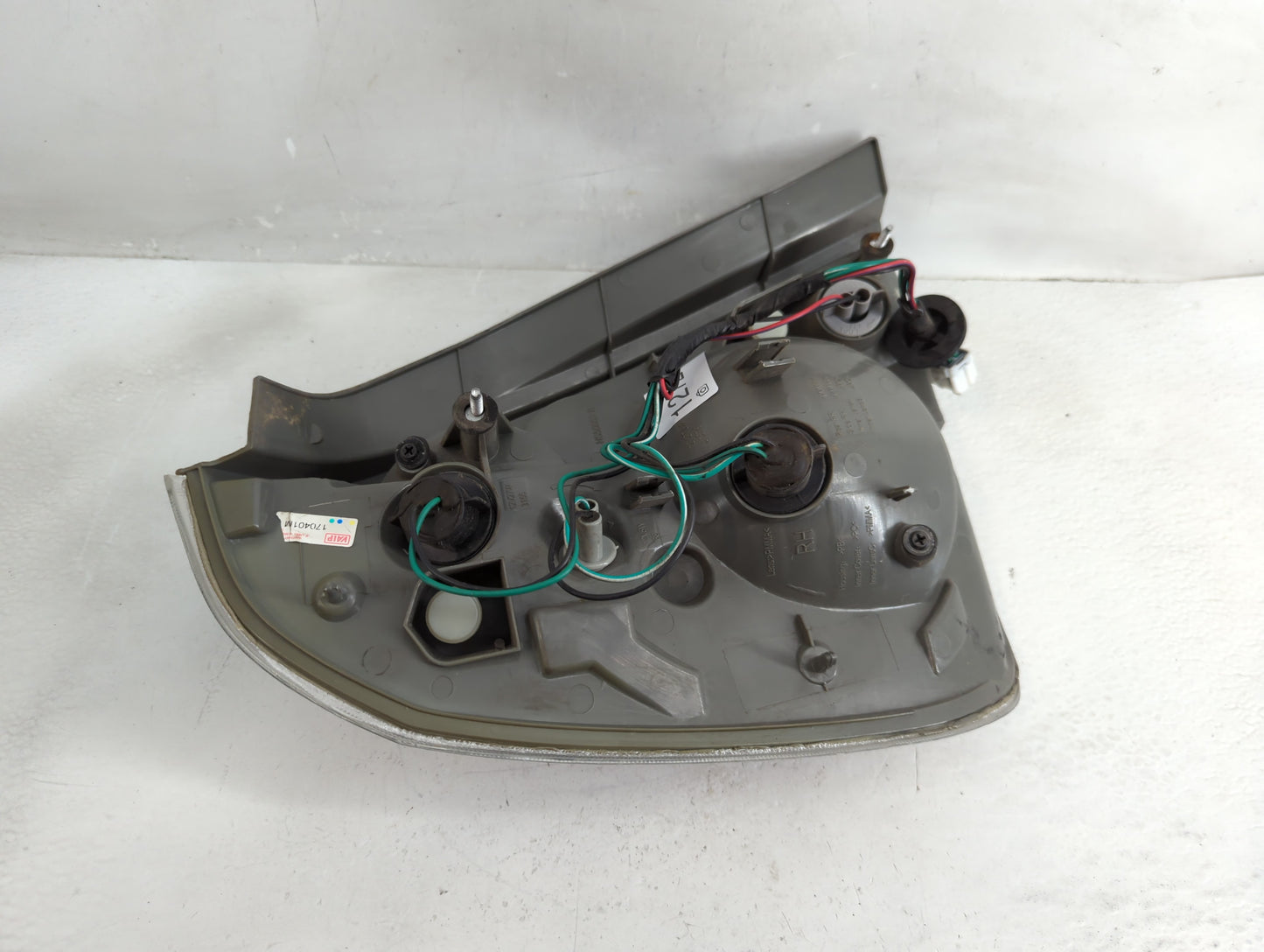 2005-2006 Nissan Altima Tail Light Assembly Passenger Right OEM P/N:NS50053-B Fits Fits 2005 2006 OEM Used Auto Parts - Oemu