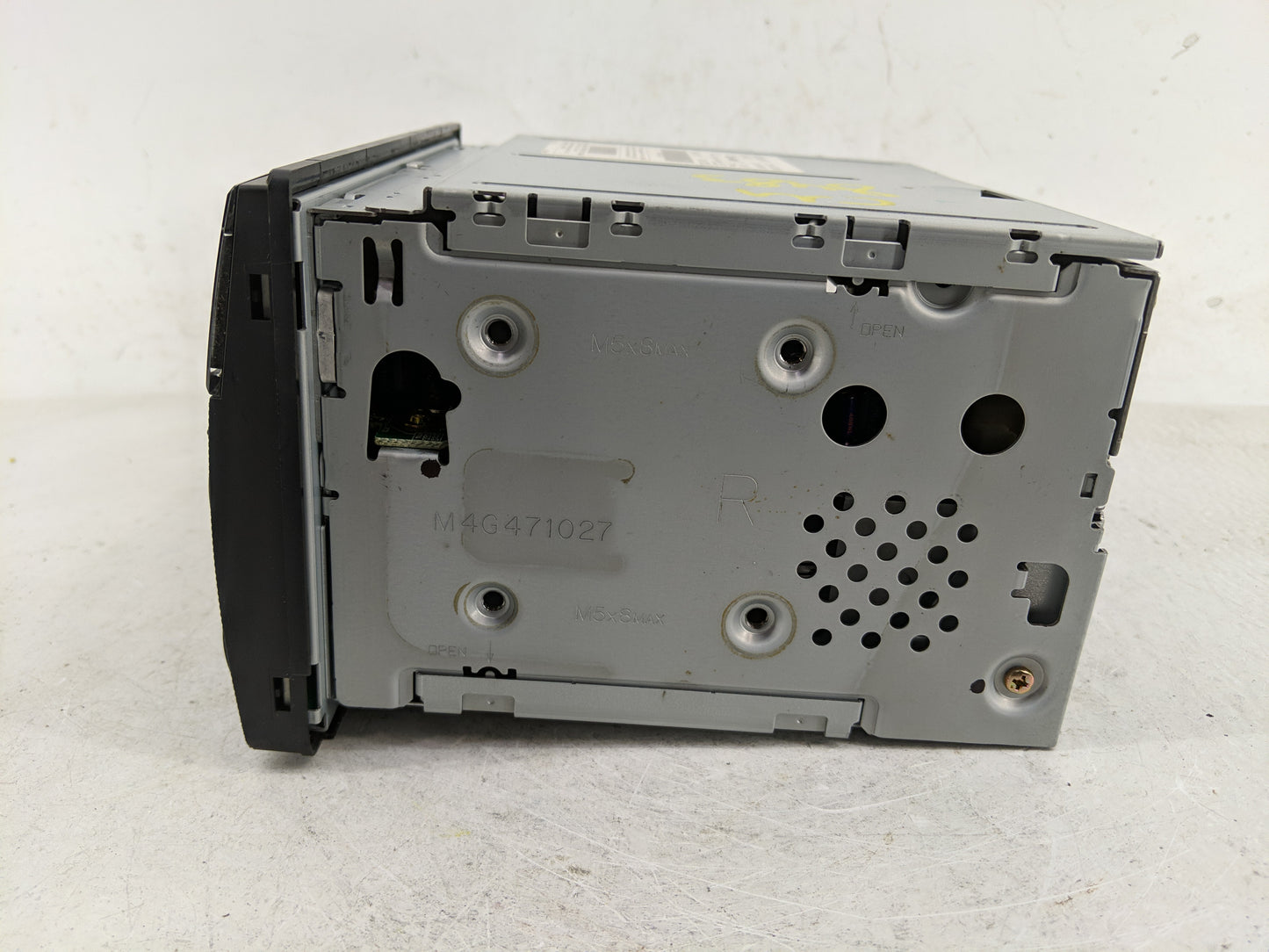2005-2006 Nissan Altima Radio AM FM Cd Player Receiver Replacement P/N:28185 ZB20B Fits Fits 2005 2006 OEM Used Auto Parts -