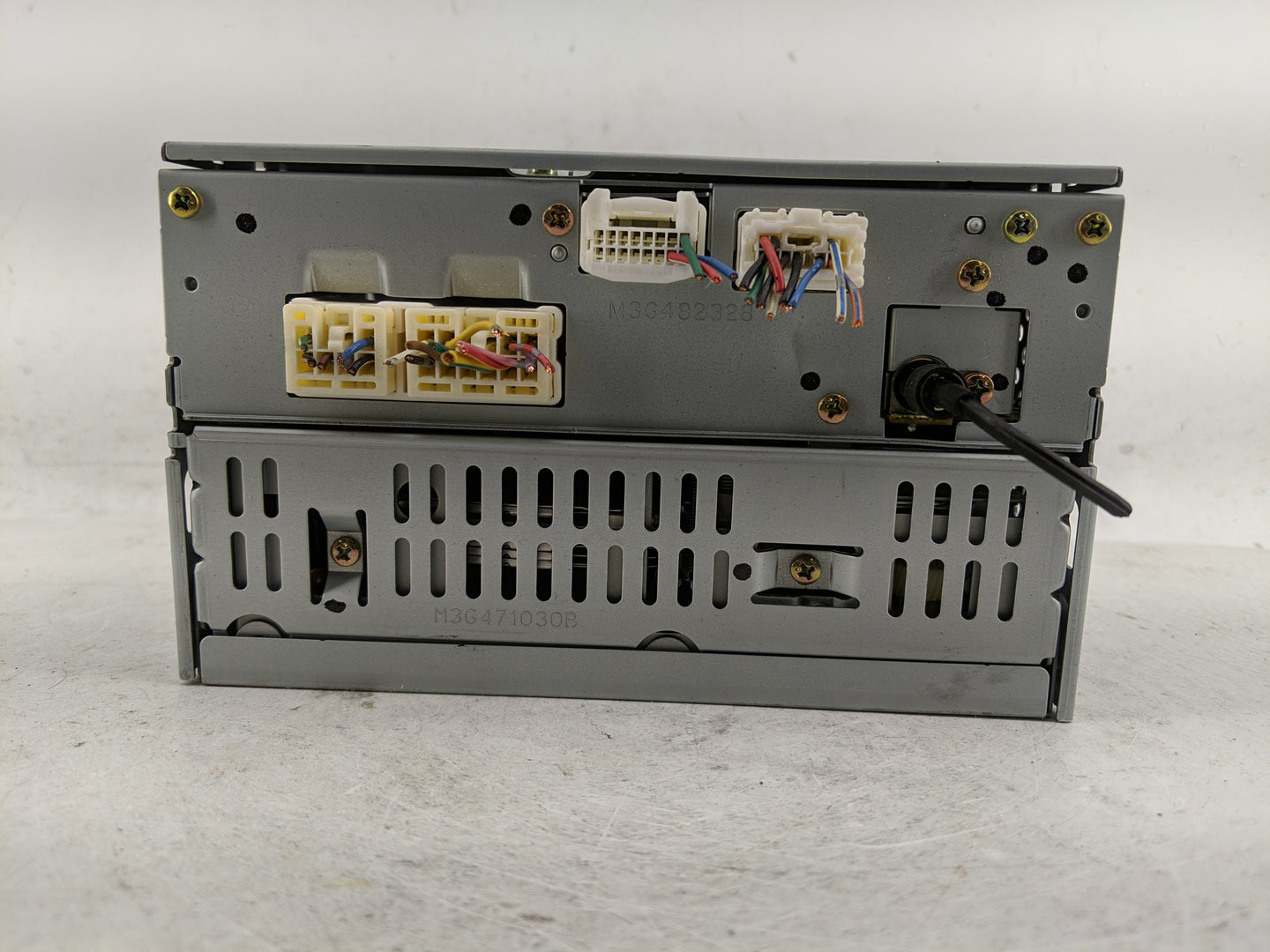 2005-2006 Nissan Altima Radio AM FM Cd Player Receiver Replacement P/N:28185 ZB20B Fits Fits 2005 2006 OEM Used Auto Parts -