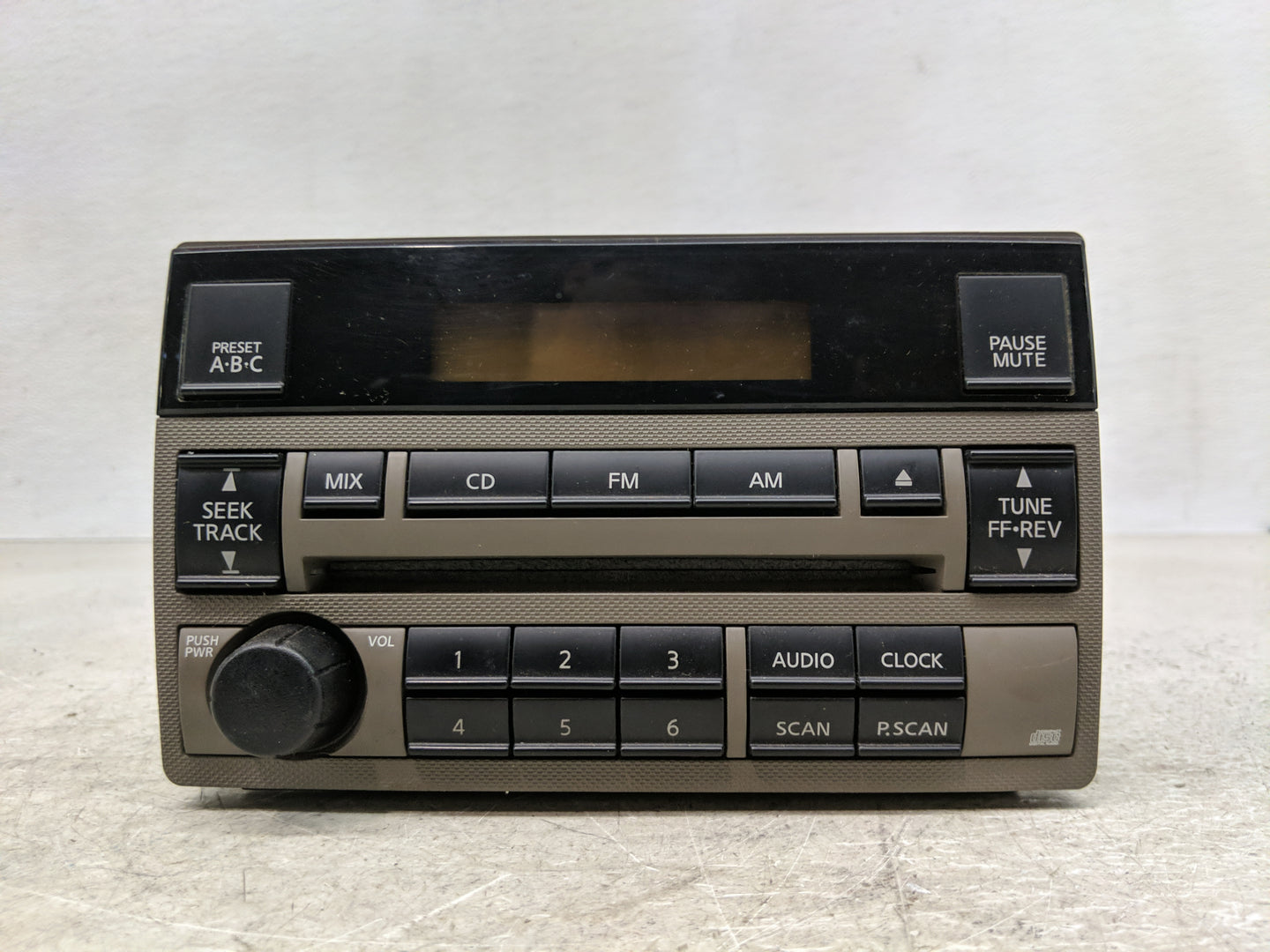 2005-2006 Nissan Altima Radio AM FM Cd Player Receiver Replacement P/N:28185 ZB00C Fits Fits 2005 2006 OEM Used Auto Parts -