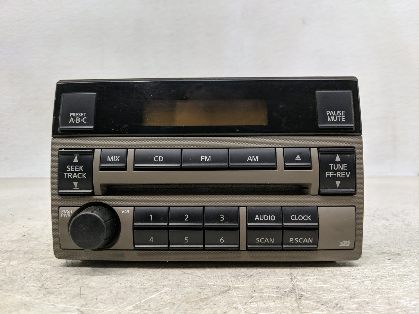 2005-2006 Nissan Altima Radio AM FM Cd Player Receiver Replacement P/N:28185 ZB00C Fits Fits 2005 2006 OEM Used Auto Parts -