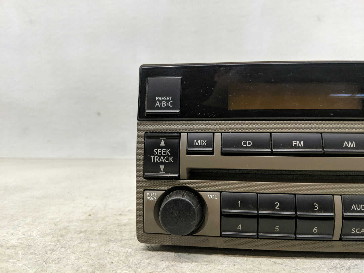 2005-2006 Nissan Altima Radio AM FM Cd Player Receiver Replacement P/N:28185 ZB00C Fits Fits 2005 2006 OEM Used Auto Parts -