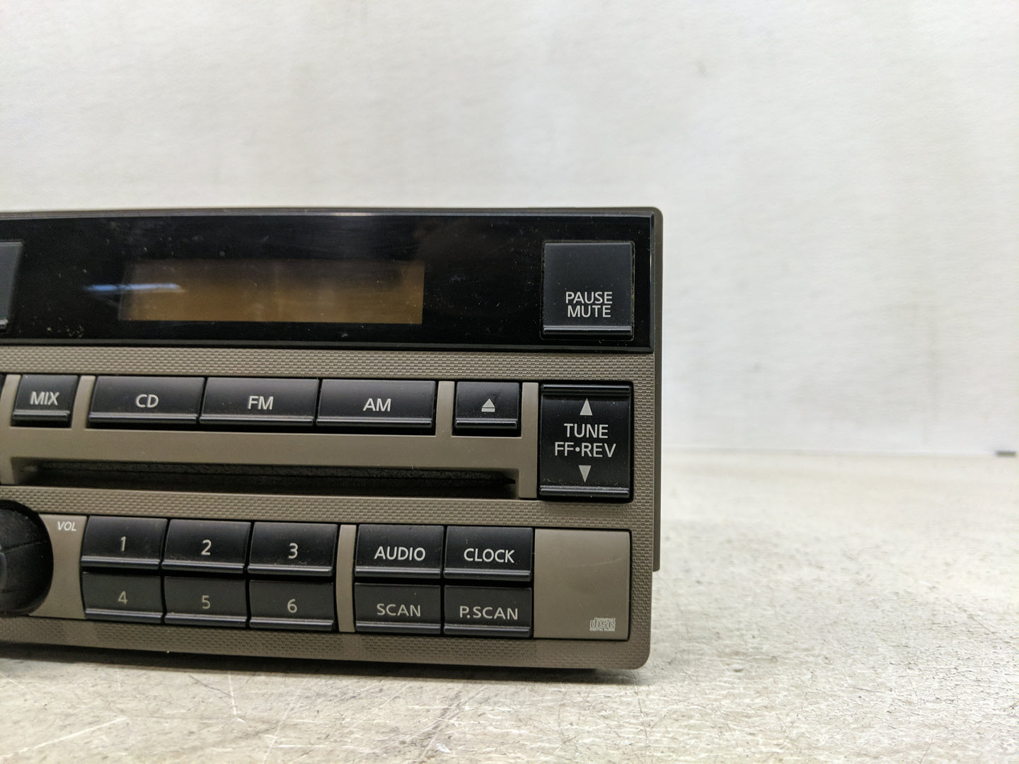 2005-2006 Nissan Altima Radio AM FM Cd Player Receiver Replacement P/N:28185 ZB00C Fits Fits 2005 2006 OEM Used Auto Parts -