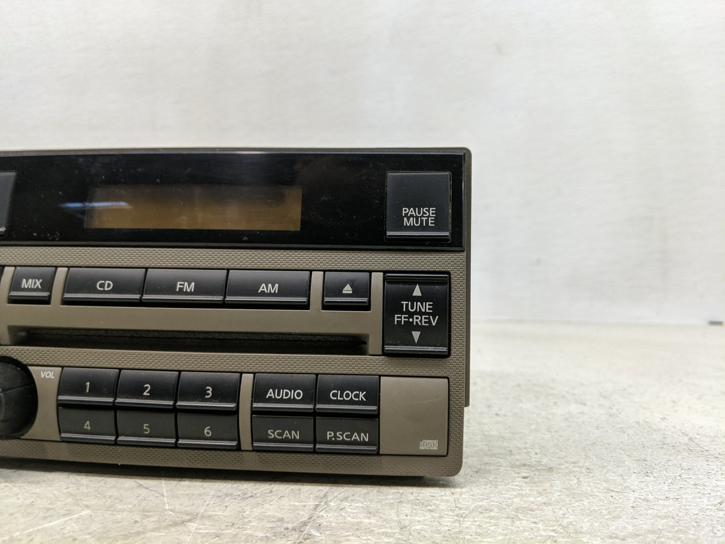 2005-2006 Nissan Altima Radio AM FM Cd Player Receiver Replacement P/N:28185 ZB00C Fits Fits 2005 2006 OEM Used Auto Parts -