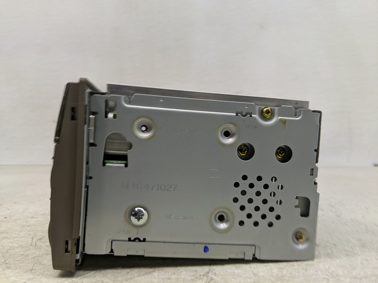 2005-2006 Nissan Altima Radio AM FM Cd Player Receiver Replacement P/N:28185 ZB00C Fits Fits 2005 2006 OEM Used Auto Parts -