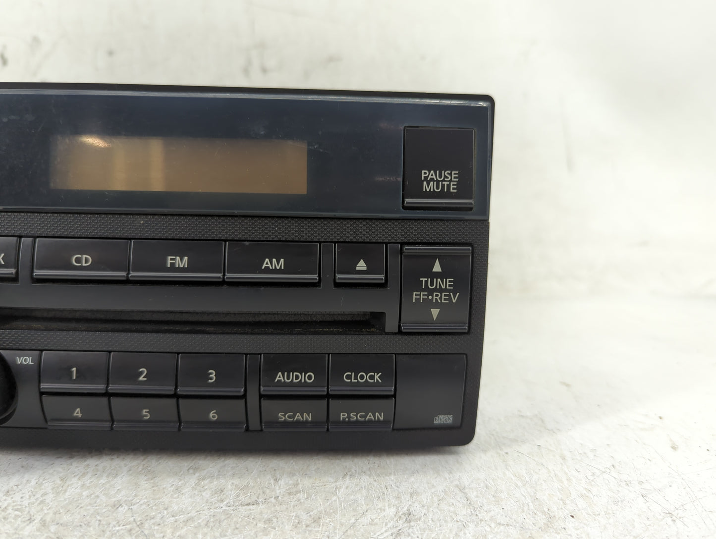 2005-2006 Nissan Altima Radio AM FM Cd Player Receiver Replacement P/N:28185-ZB00B Fits Fits 2005 2006 OEM Used Auto Parts -