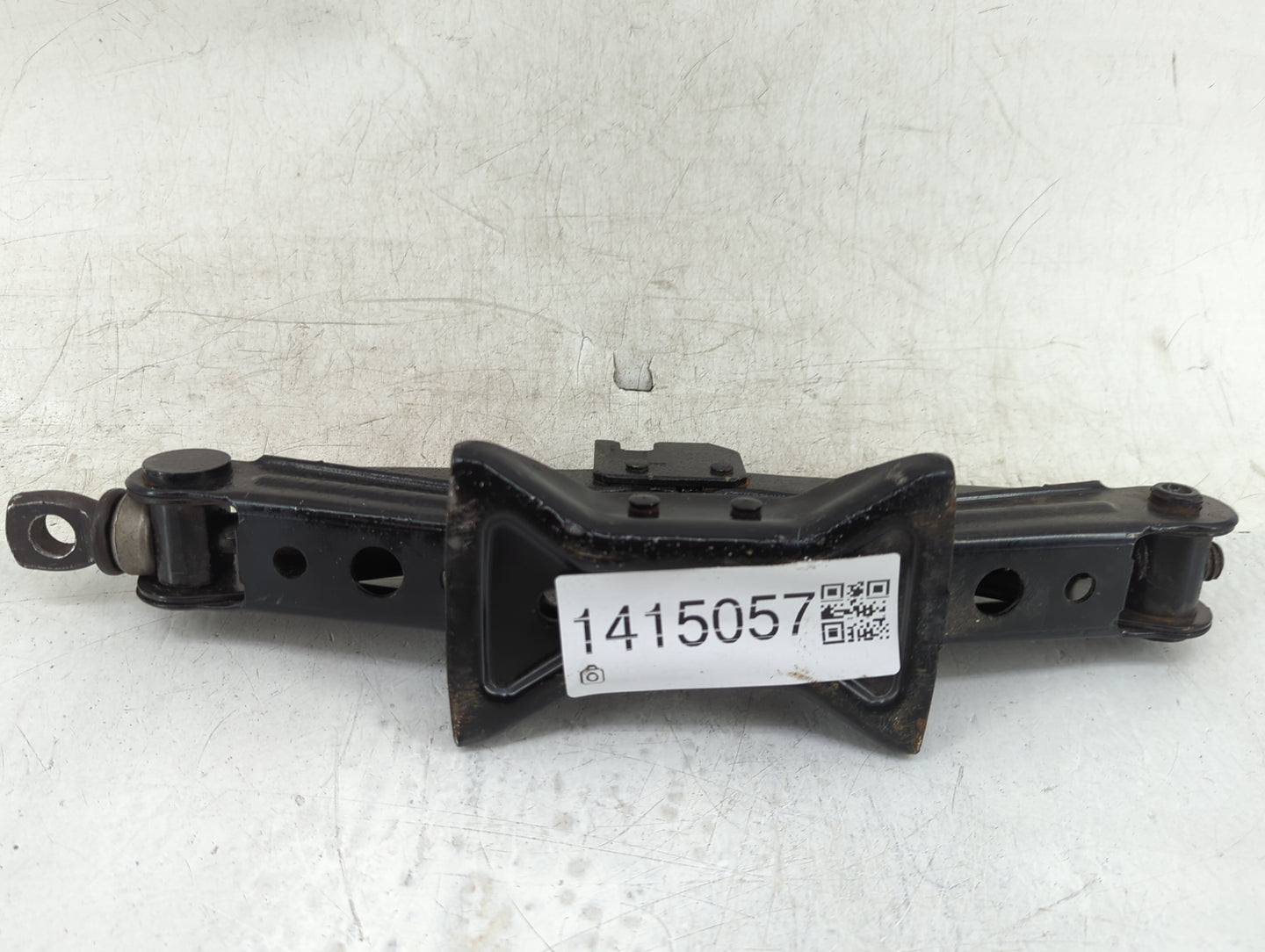 2005 Nissan Altima Spare Scissor Car Jack - Oemusedautoparts1.com