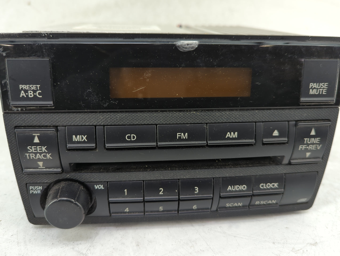 2005-2006 Nissan Altima Radio AM FM Cd Player Receiver Replacement P/N:28185 ZB00B Fits Fits 2005 2006 OEM Used Auto Parts -